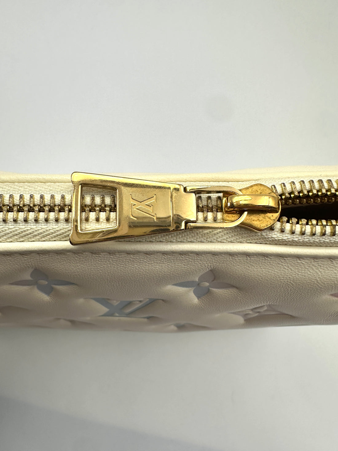 Louis Vuitton Coussin BB Milky Way White Monogram Embossed Puffy Leather Shoulder Bag LV3091