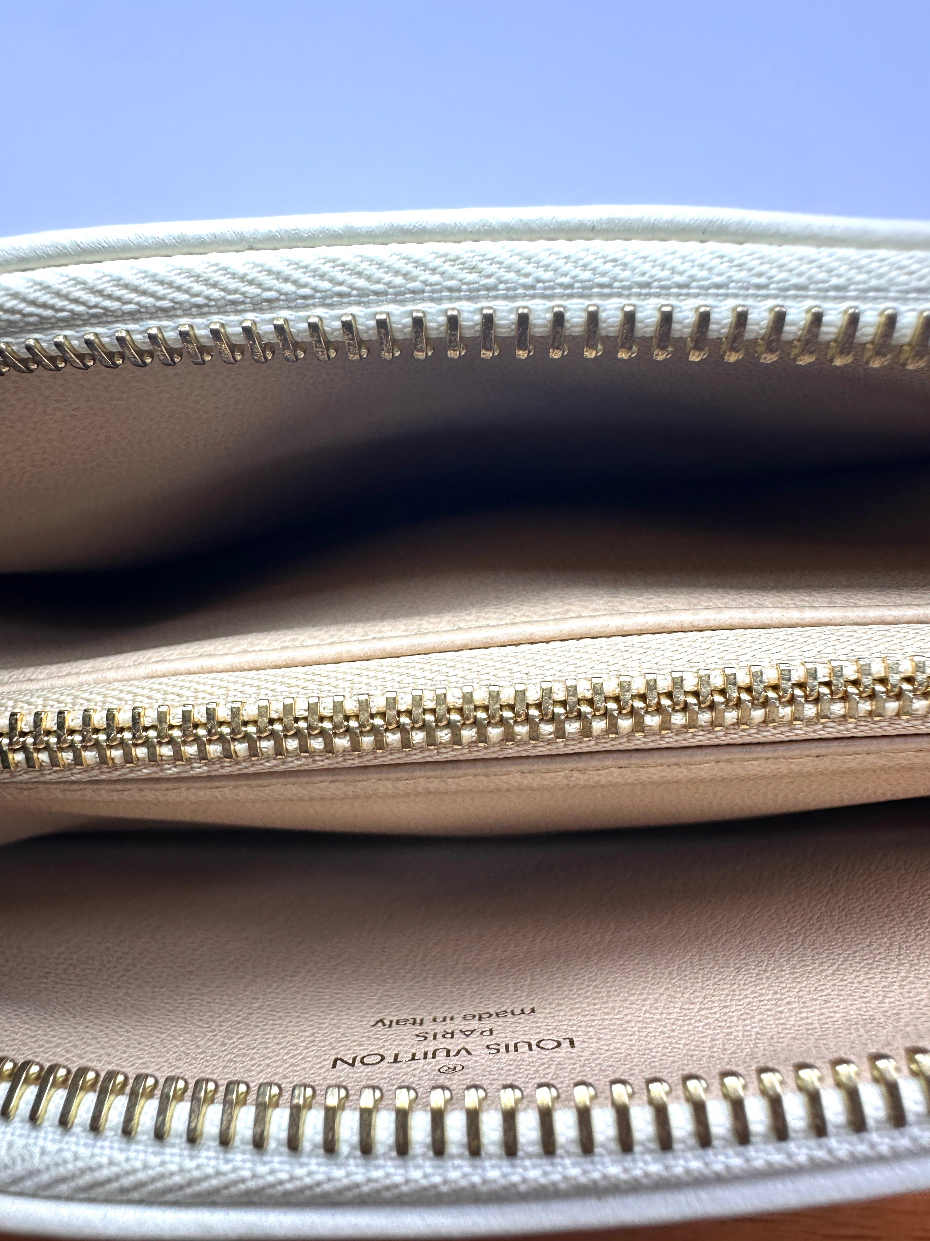 Louis Vuitton Coussin BB Milky Way White Monogram Embossed Puffy Leather Shoulder Bag LV3091