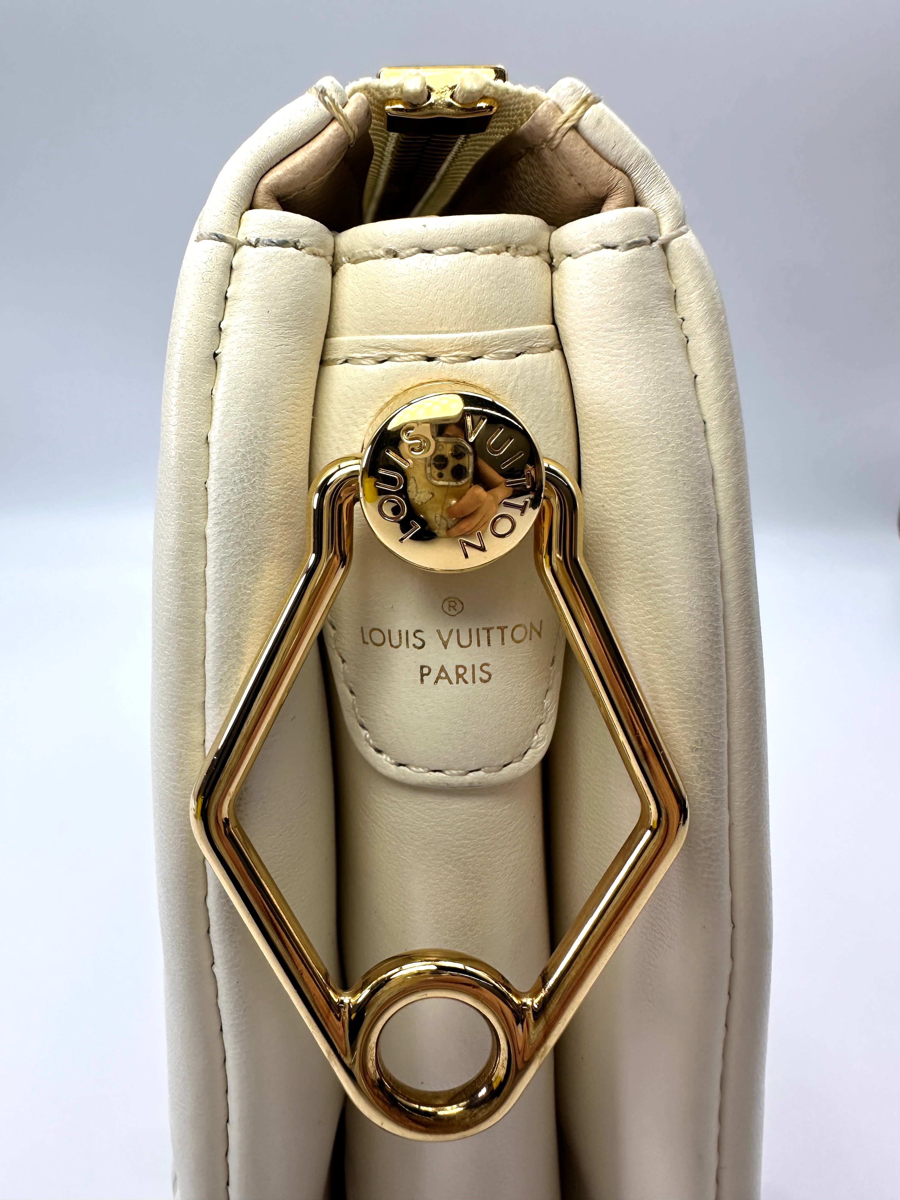 Louis Vuitton Coussin BB Milky Way White Monogram Embossed Puffy Leather Shoulder Bag LV3091