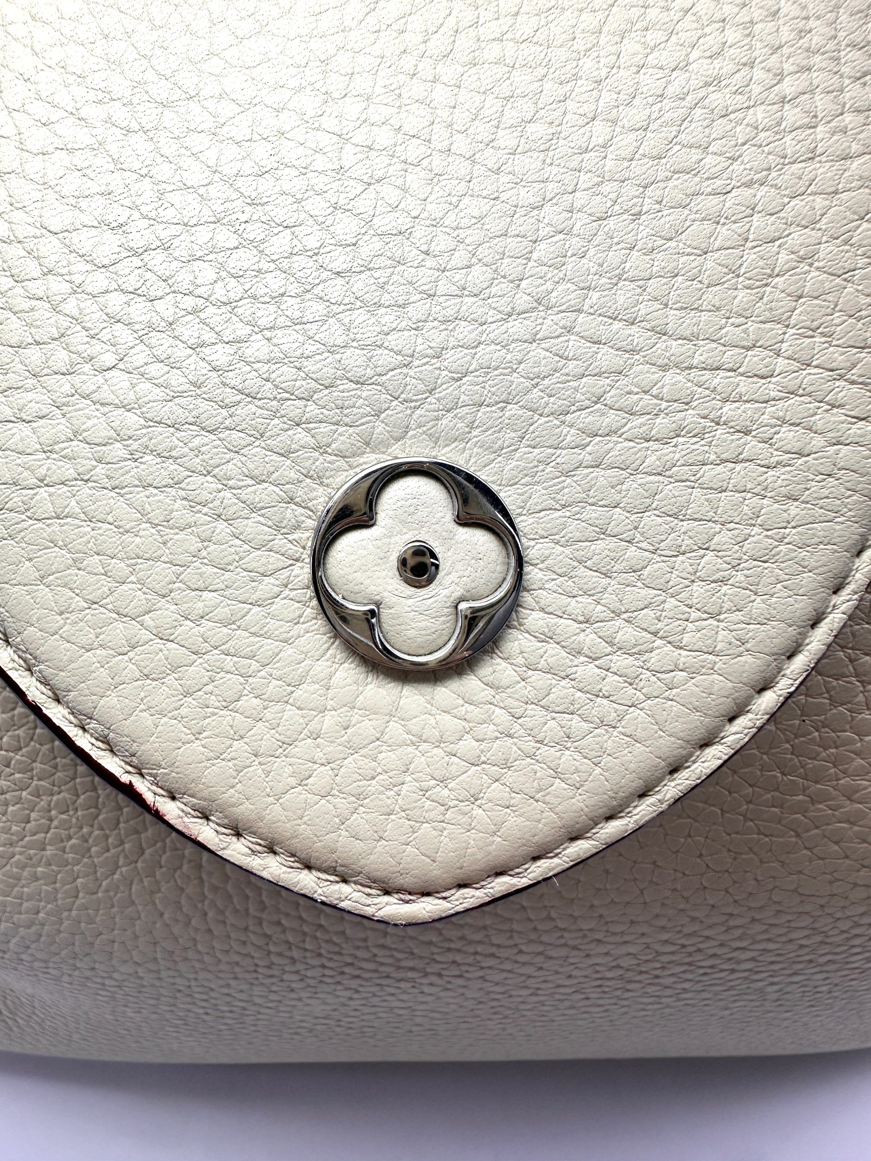 Louis Vuitton Capucines GM White Taurillon Leather Handle Bag LV3100