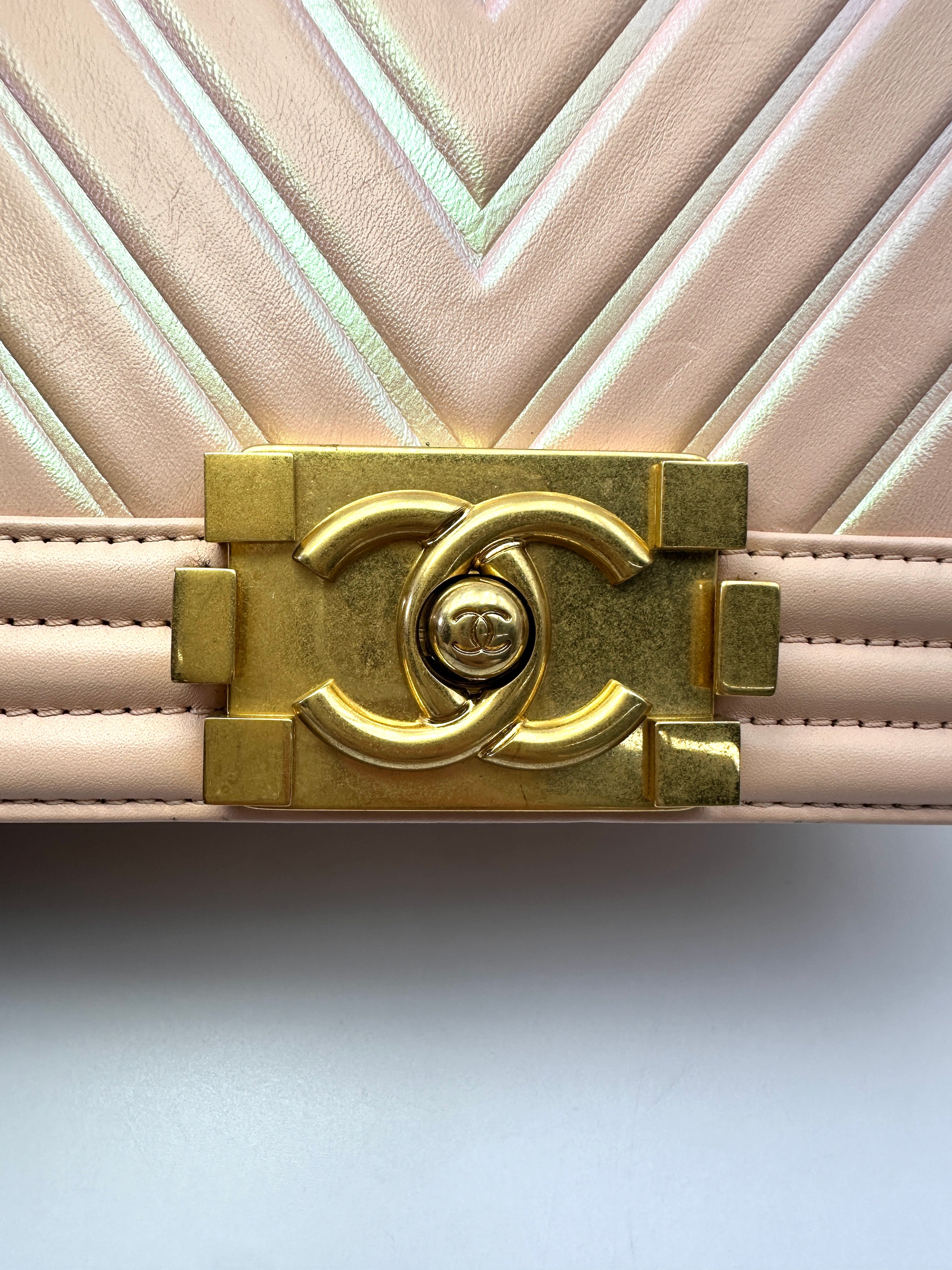 Chanel LeBoy Pink Chevron Quilted Leather Small Size Flap Bag With Gold Buckle(24***10) CC2245