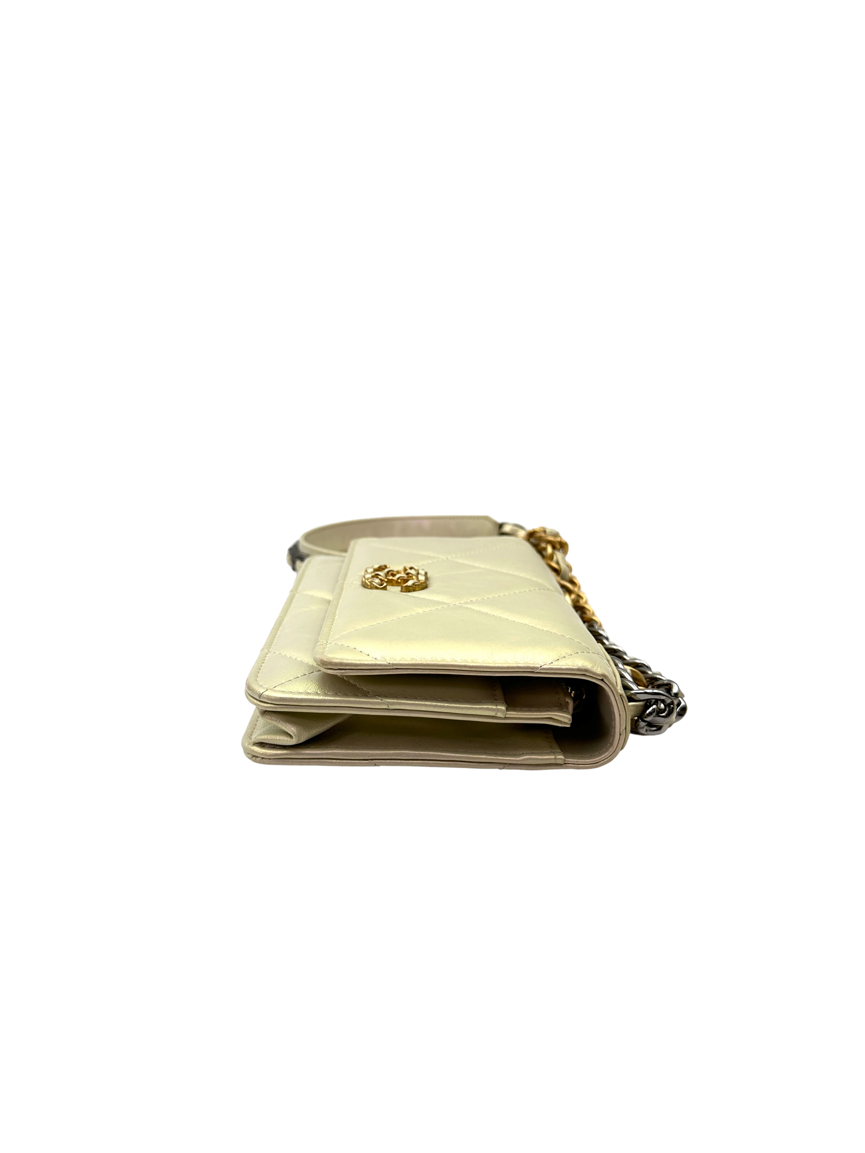 Chanel 19Bag Iridescent White Quilted Leather Wallet On Chain(30***32) CC2258
