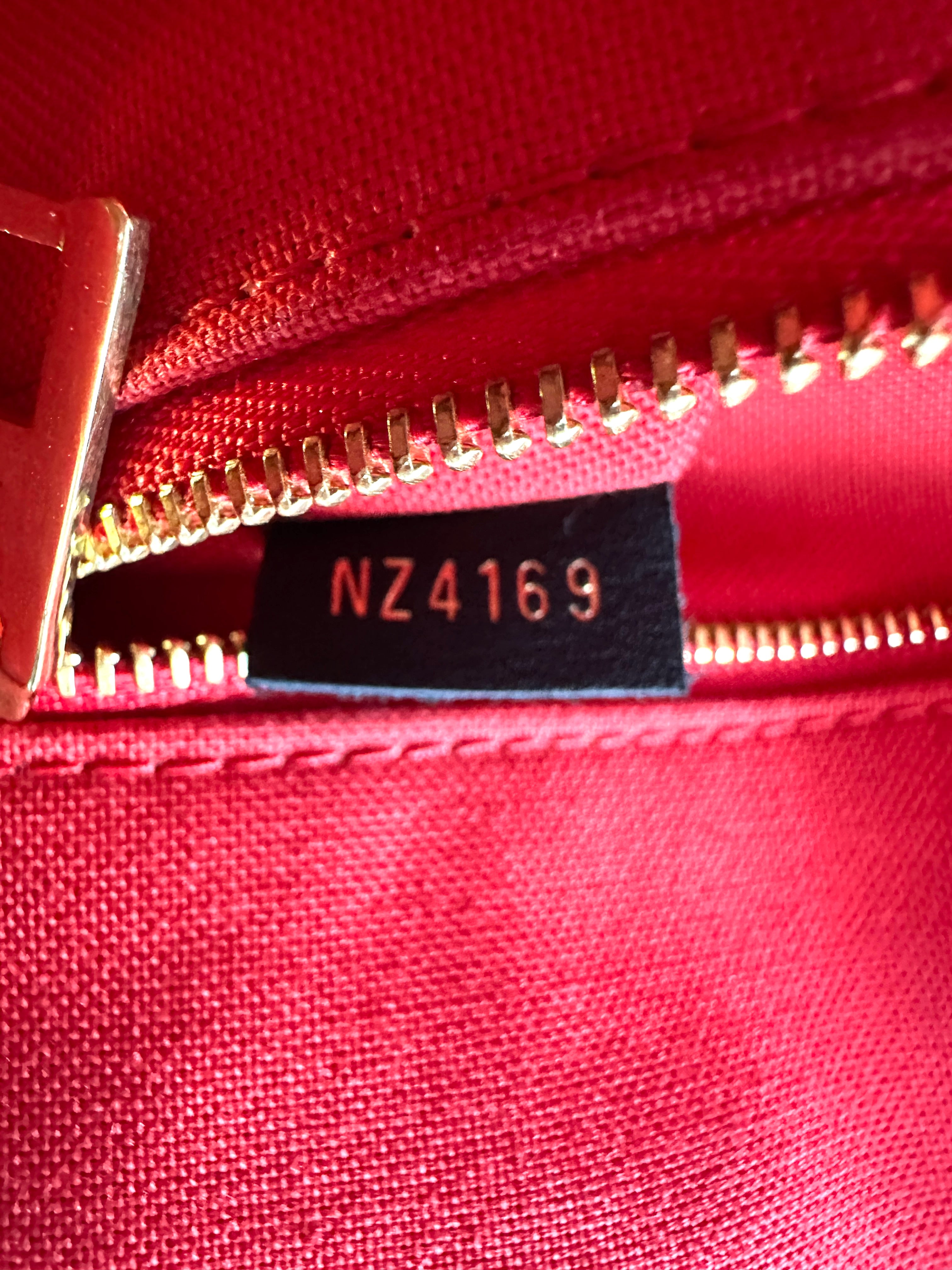Louis Vuitton Onthego GM Monogram Canvas Handle Bag LV3121