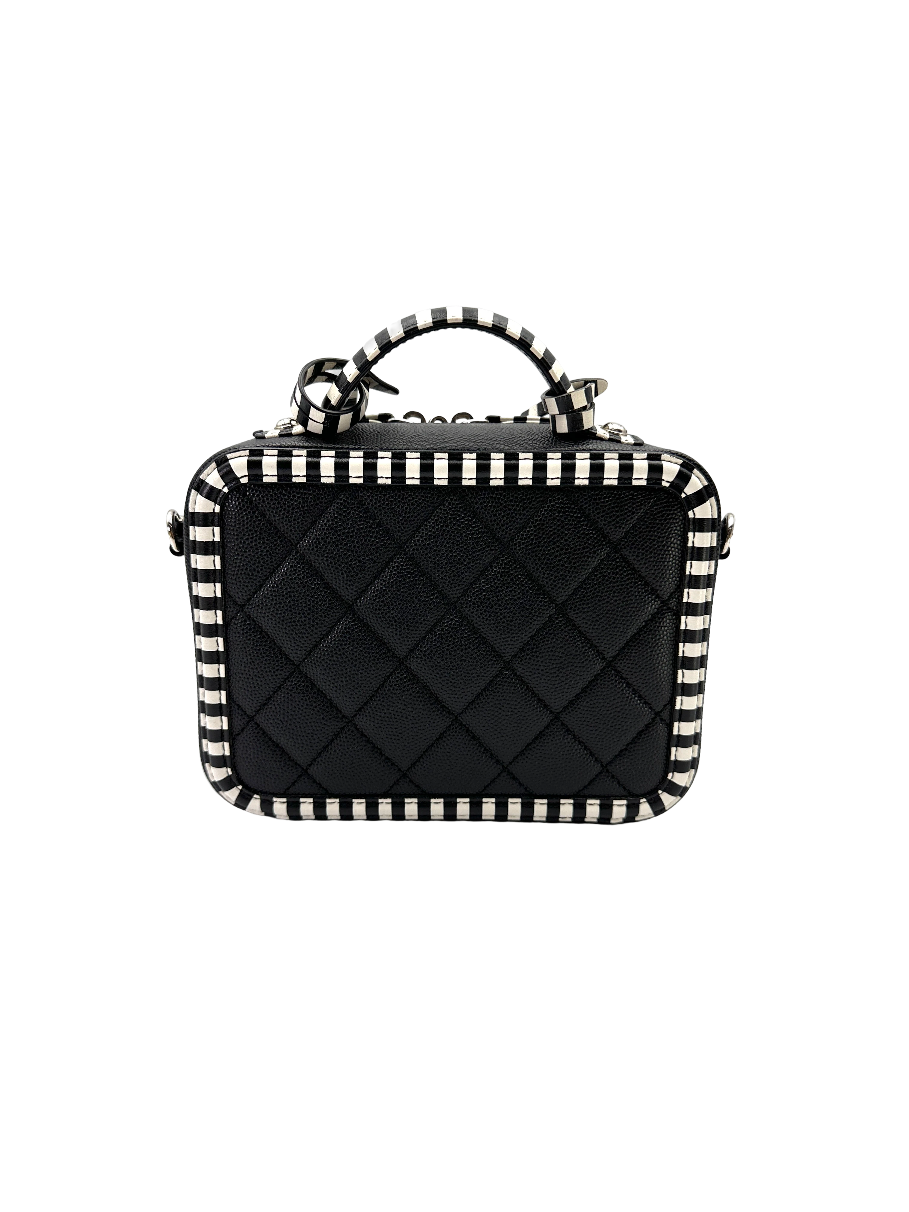 Chanel CC Filigree Black/White Quilted Leather Top Handle Vanity Case(27***23) CC2263