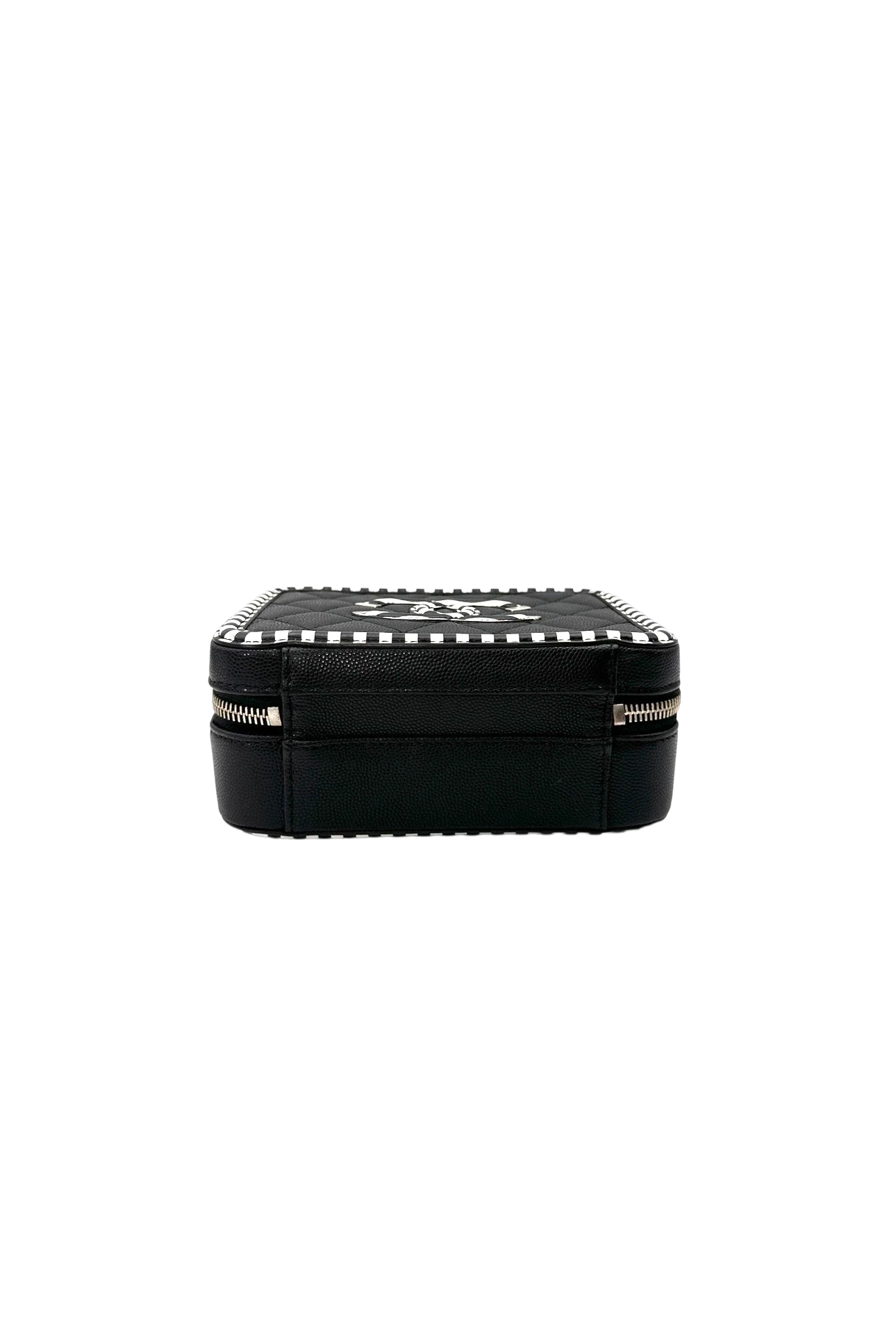 Chanel CC Filigree Black/White Quilted Leather Top Handle Vanity Case(27***23) CC2263