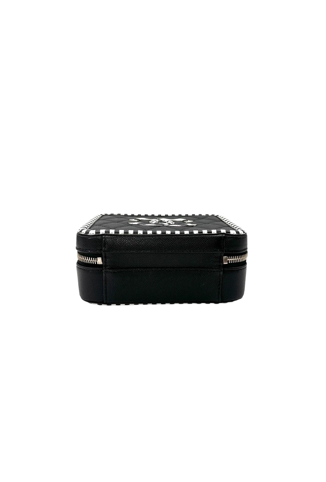 Chanel CC Filigree Black/White Quilted Leather Top Handle Vanity Case(27***23) CC2263