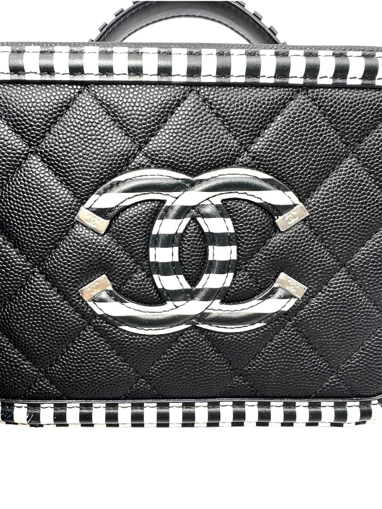 Chanel CC Filigree Black/White Quilted Leather Top Handle Vanity Case(27***23) CC2263