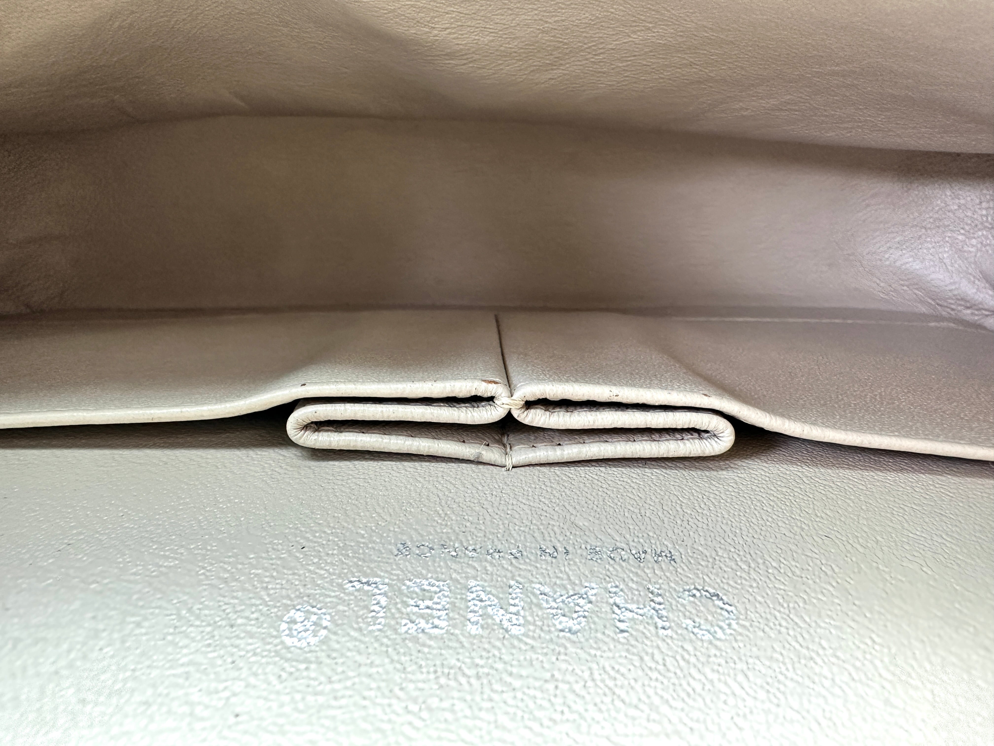 Chanel Classic Flap White Quilted Leather Medium Size Shoulder Bag(15***26) CC2268