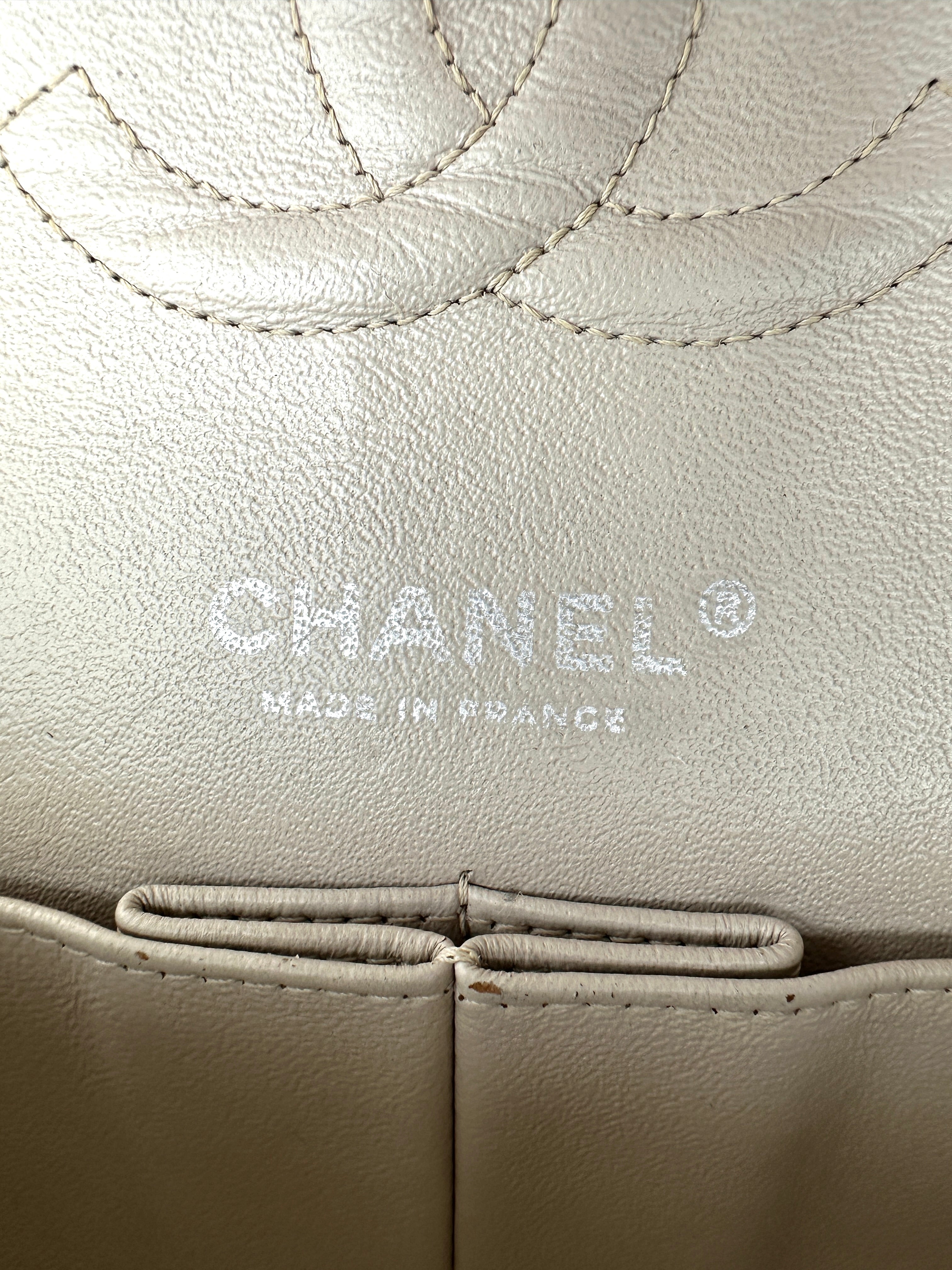 Chanel Classic Flap White Quilted Leather Medium Size Shoulder Bag(15***26) CC2268