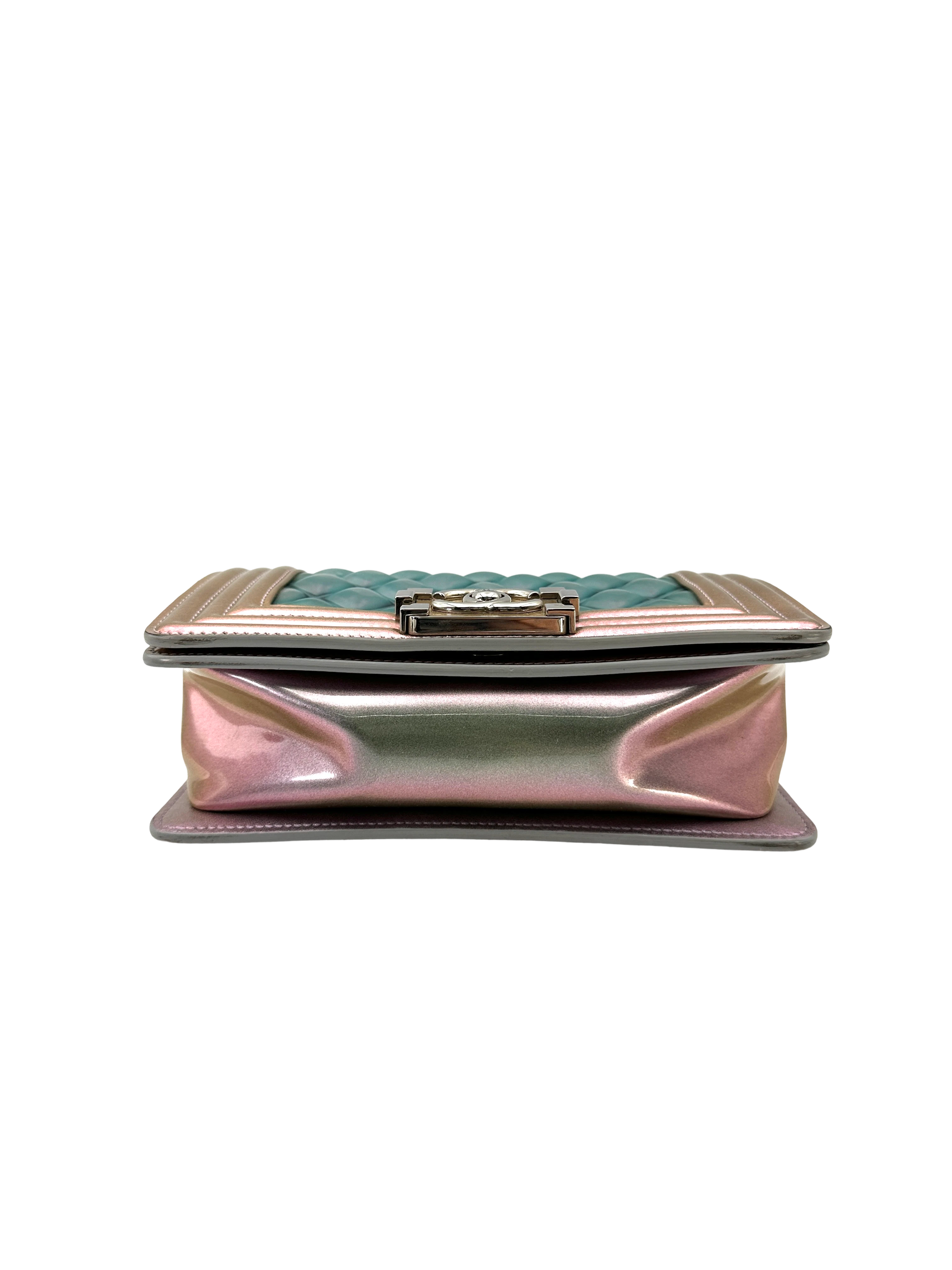 Chanel LeBoy Iridescent Quilted Leather Small Size Flap Bag(26***24) CC2270