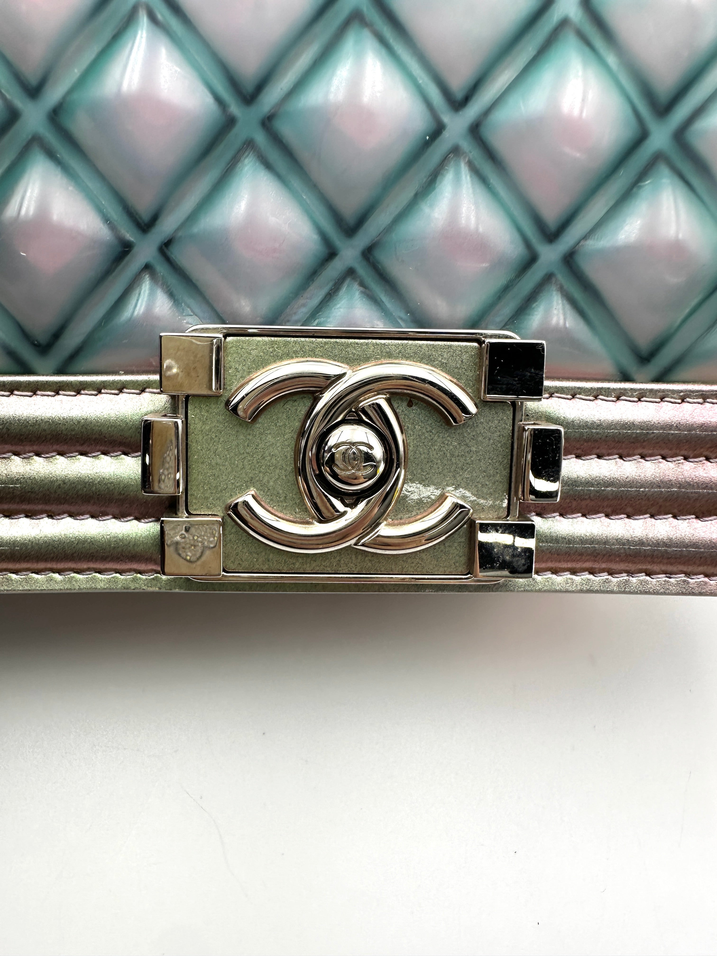 Chanel LeBoy Iridescent Quilted Leather Small Size Flap Bag(26***24) CC2270