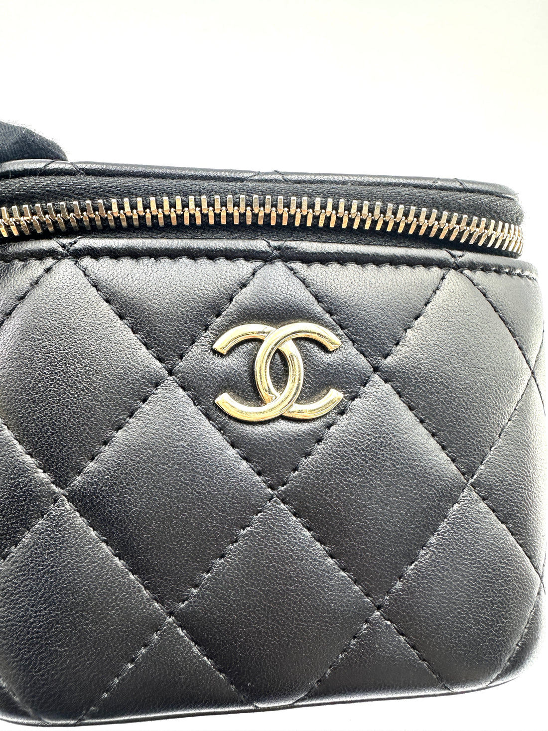 Chanel Black Quilted Leather Mini Pearl Chain Vanity Case(31***20) CC2284