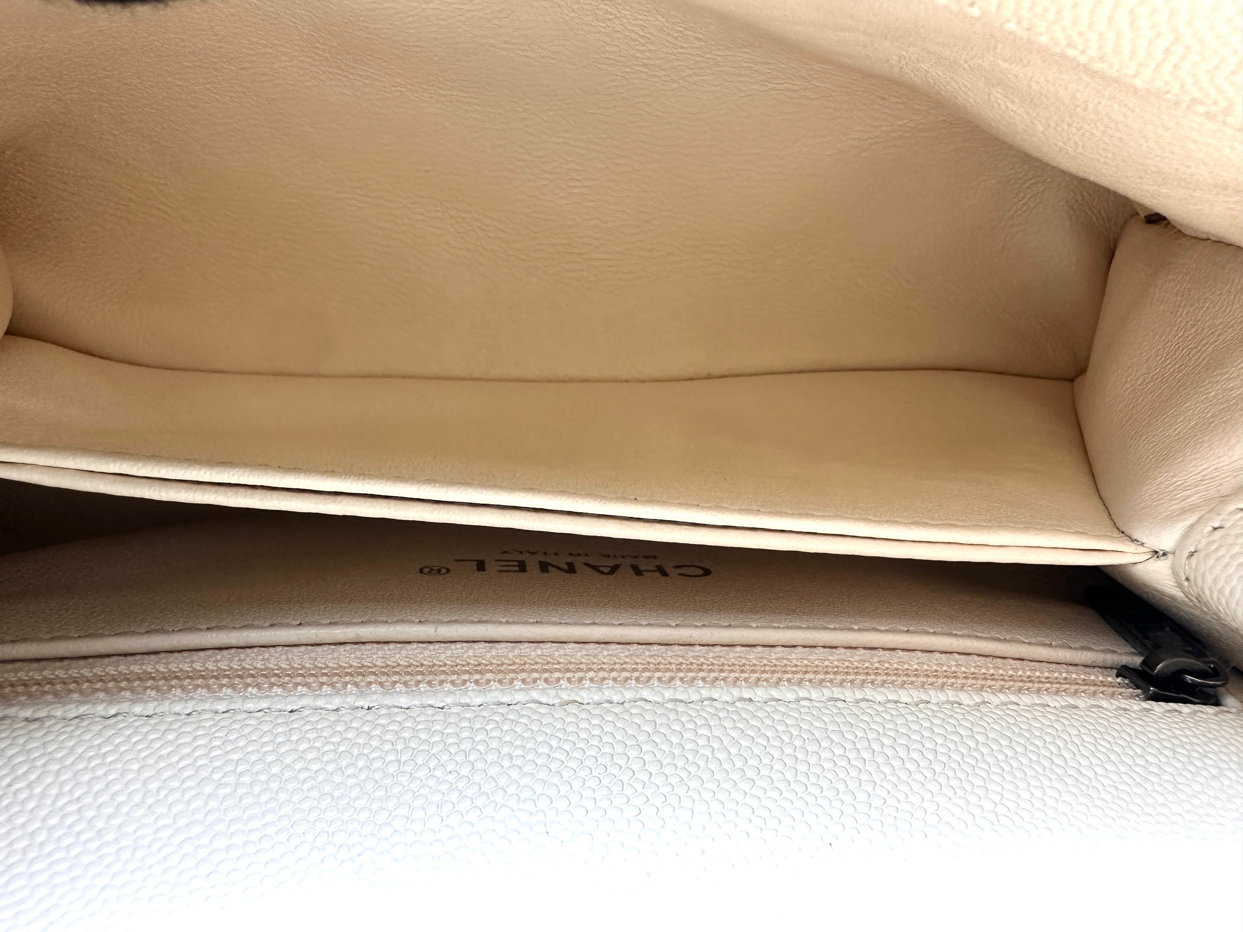 Chanel CoCo Handle White Quilted Leather Small Size Red Lizard Handle Bag(23***74) CC2283