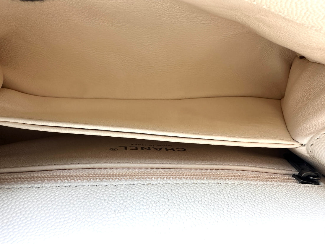 Chanel CoCo Handle White Quilted Leather Small Size Red Lizard Handle Bag(23***74) CC2283