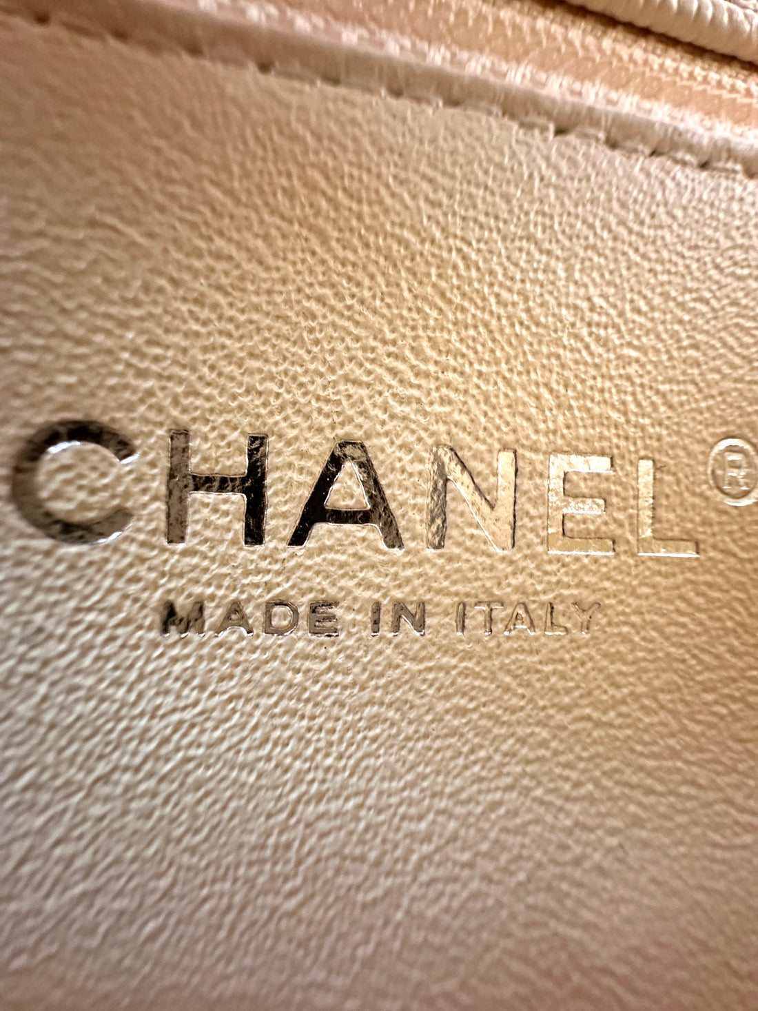 Chanel CoCo Handle White Quilted Leather Small Size Red Lizard Handle Bag(23***74) CC2283