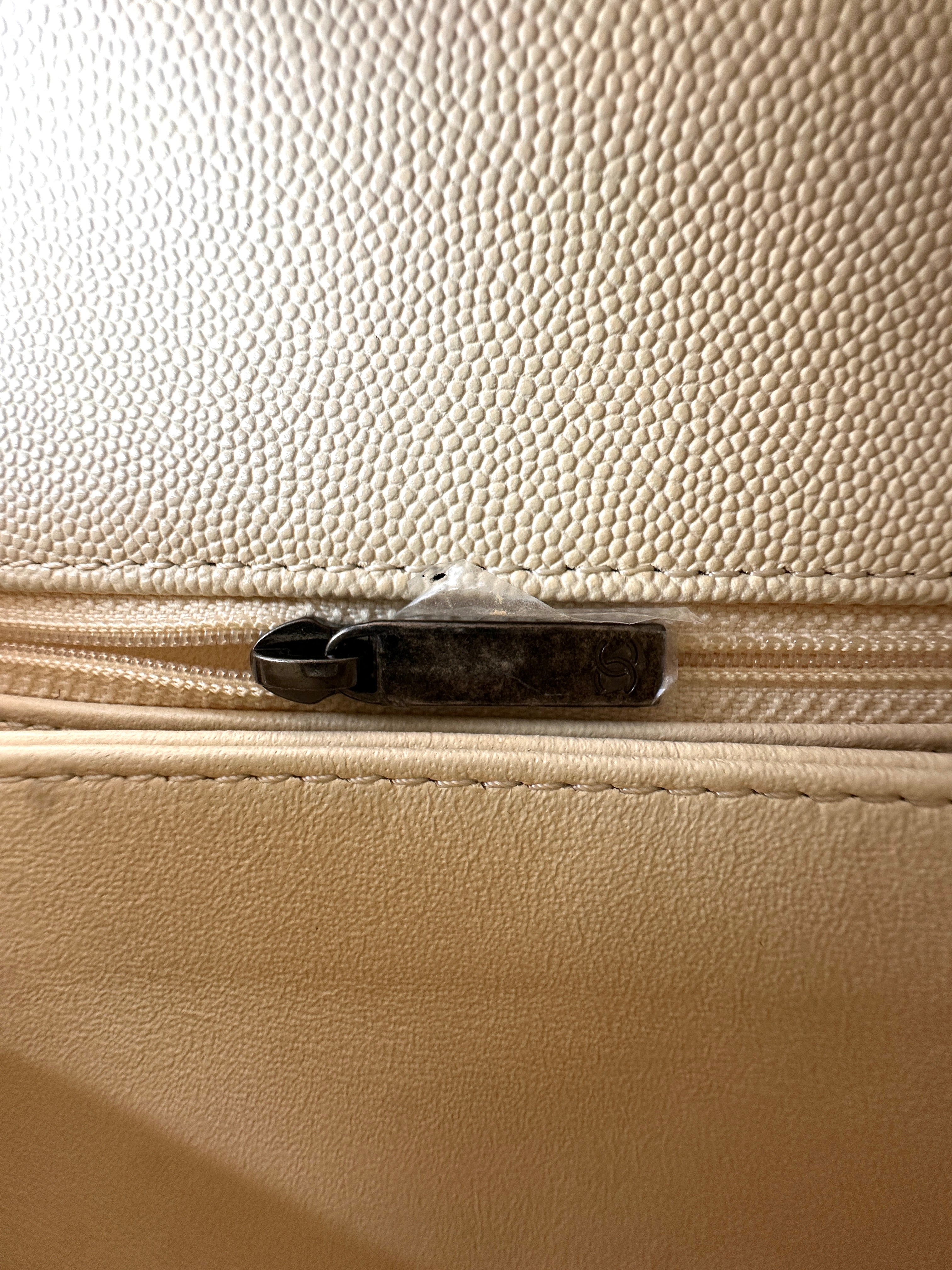 Chanel CoCo Handle White Quilted Leather Small Size Red Lizard Handle Bag(23***74) CC2283