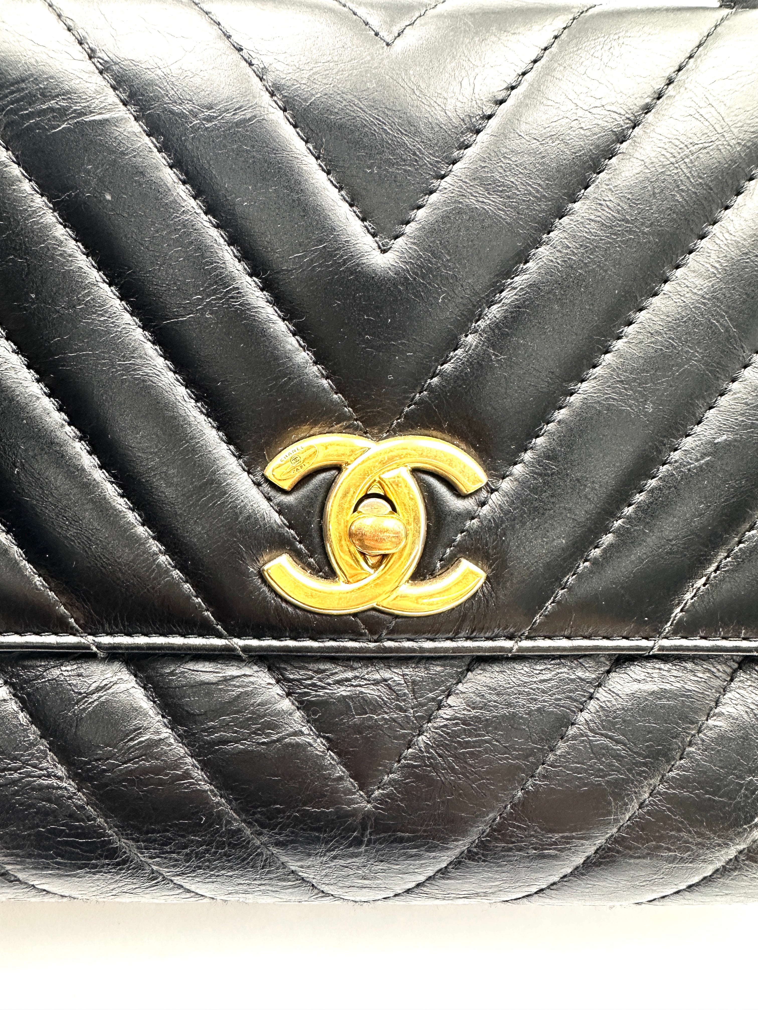 Chanel CoCo Handle Black Chevron Quilted Leather Medium Size Shoulder Bag(25***09) CC2280