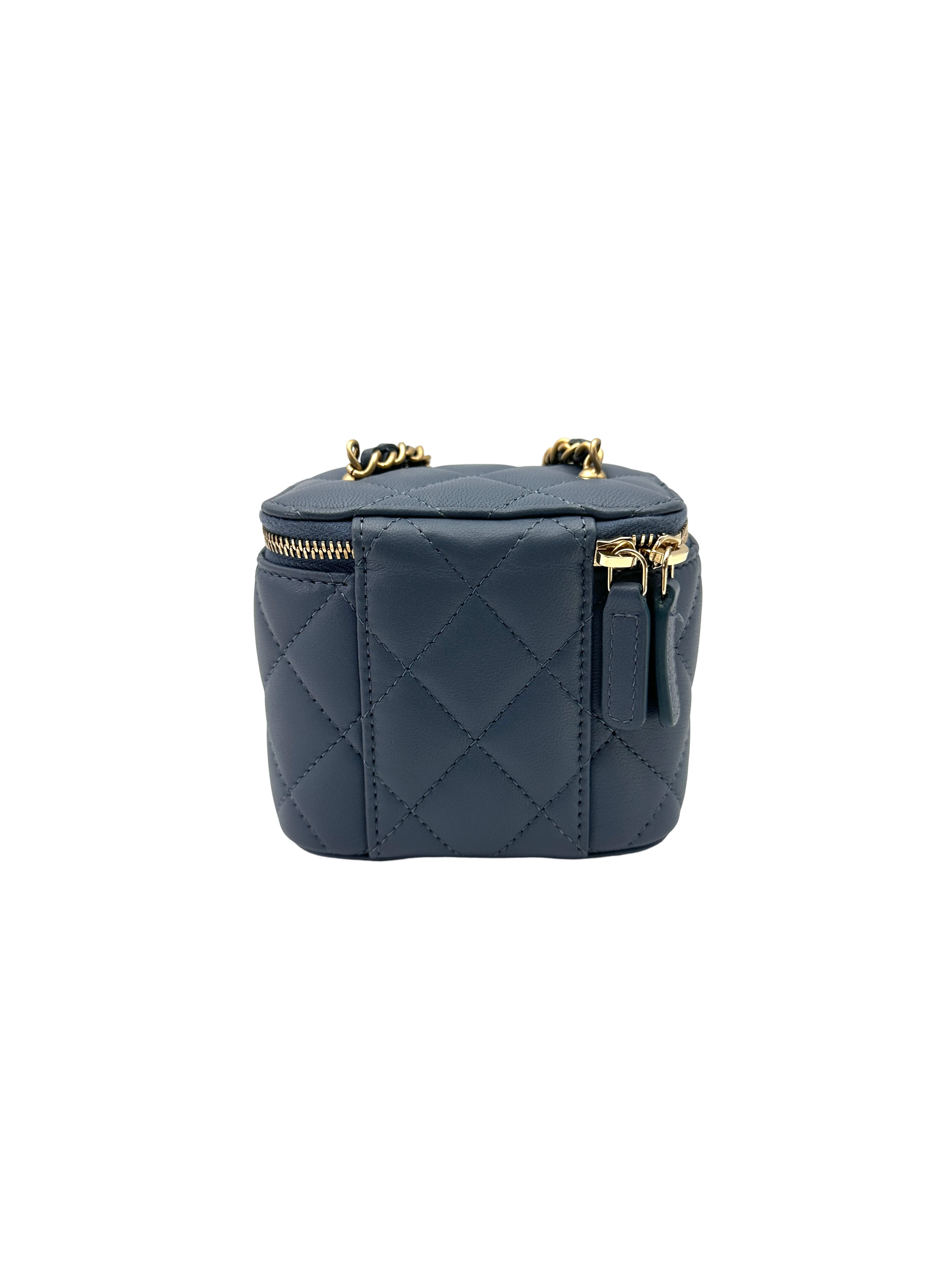 Chanel Pearl Crush Blue Quilted Leather Mini Vanity Case(UN***A5) CC2286