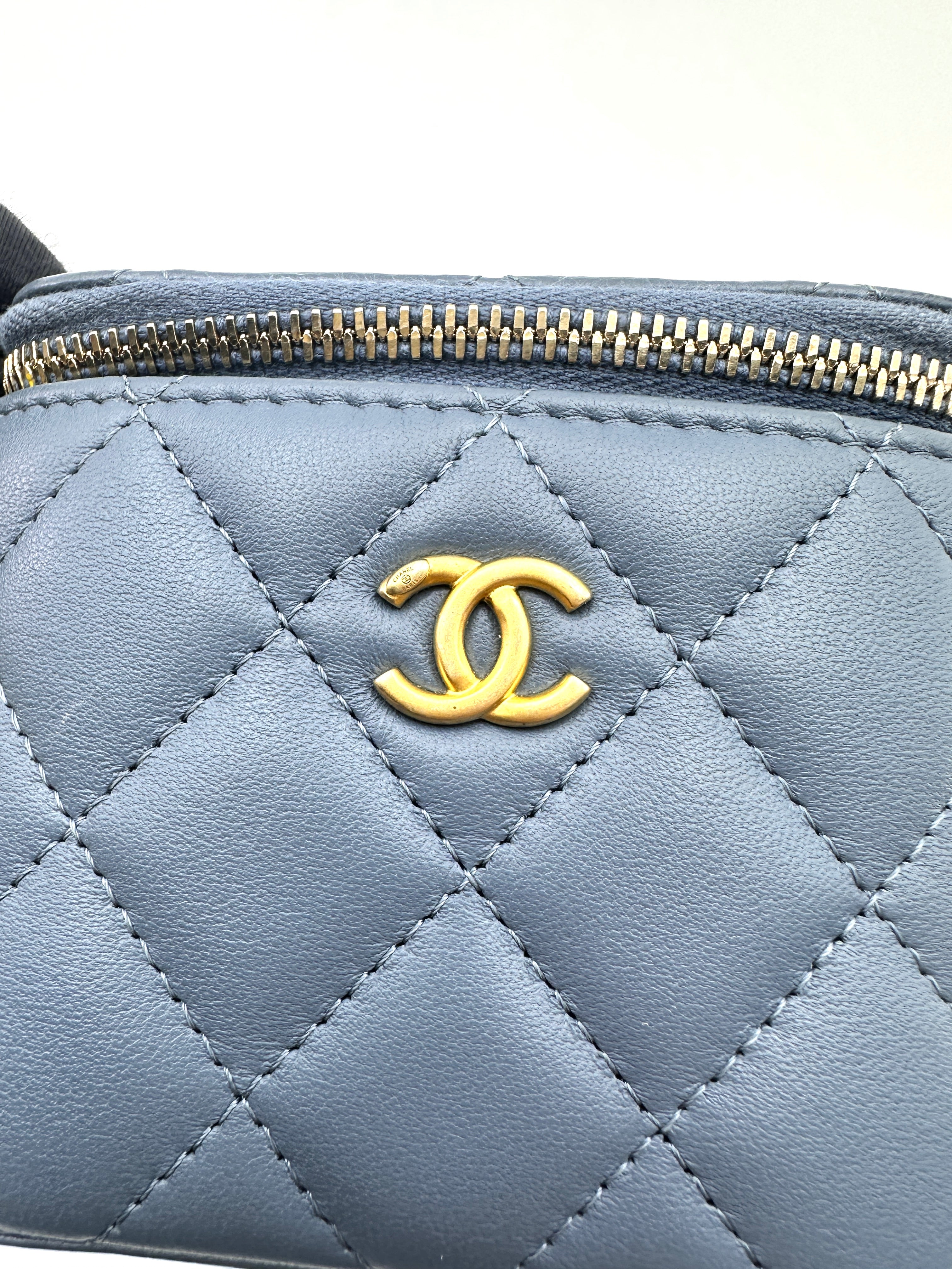 Chanel Pearl Crush Blue Quilted Leather Mini Vanity Case(UN***A5) CC2286
