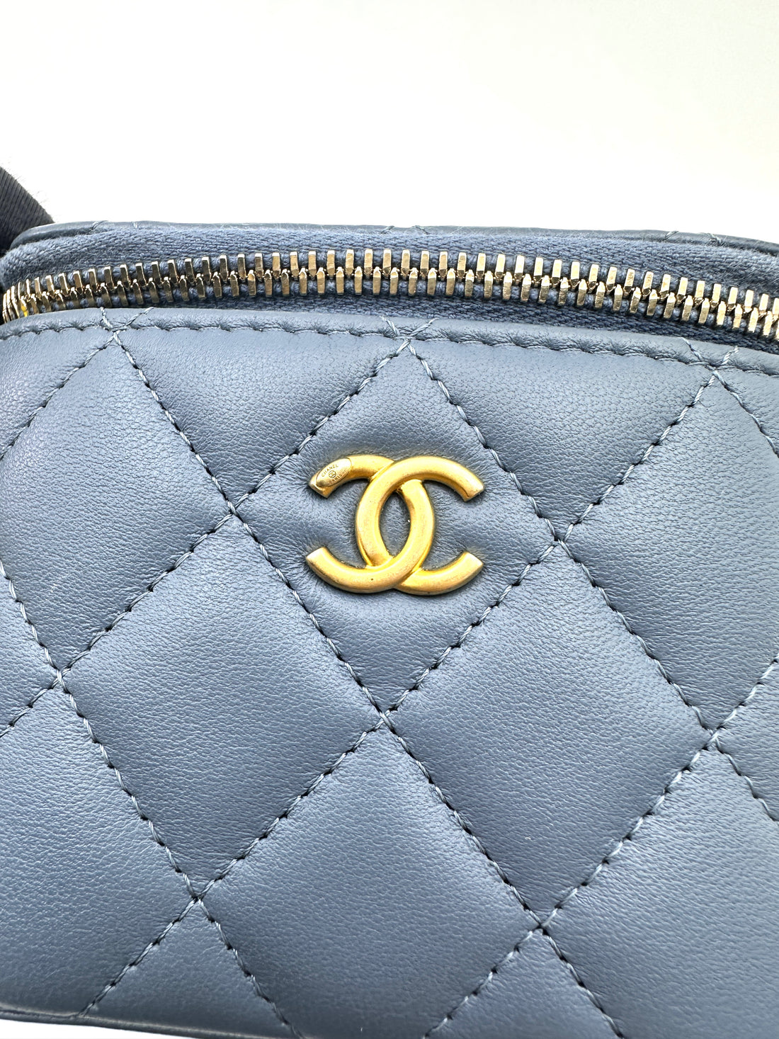 Chanel Pearl Crush Blue Quilted Leather Mini Vanity Case(UN***A5) CC2286