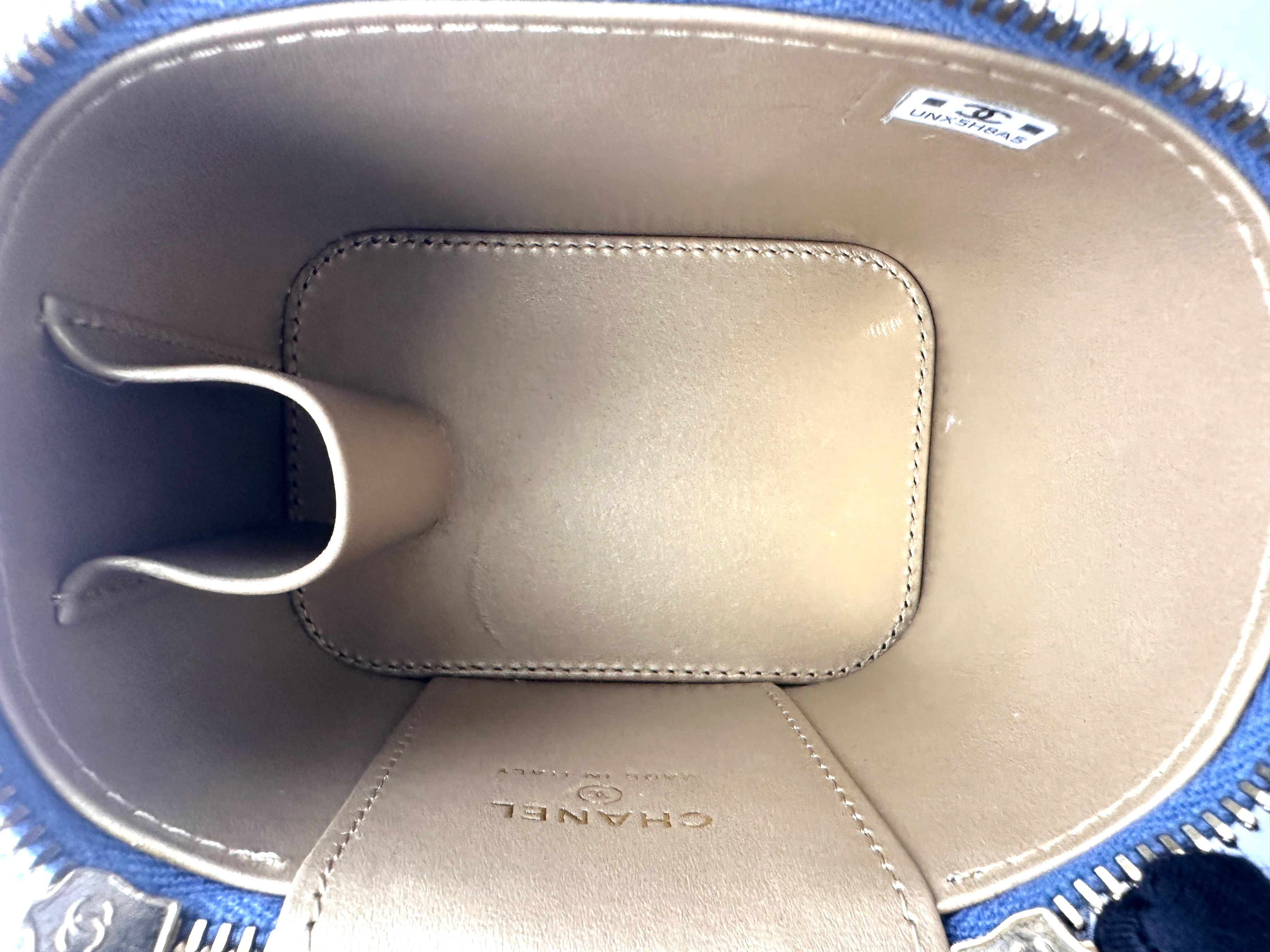Chanel Pearl Crush Blue Quilted Leather Mini Vanity Case(UN***A5) CC2286