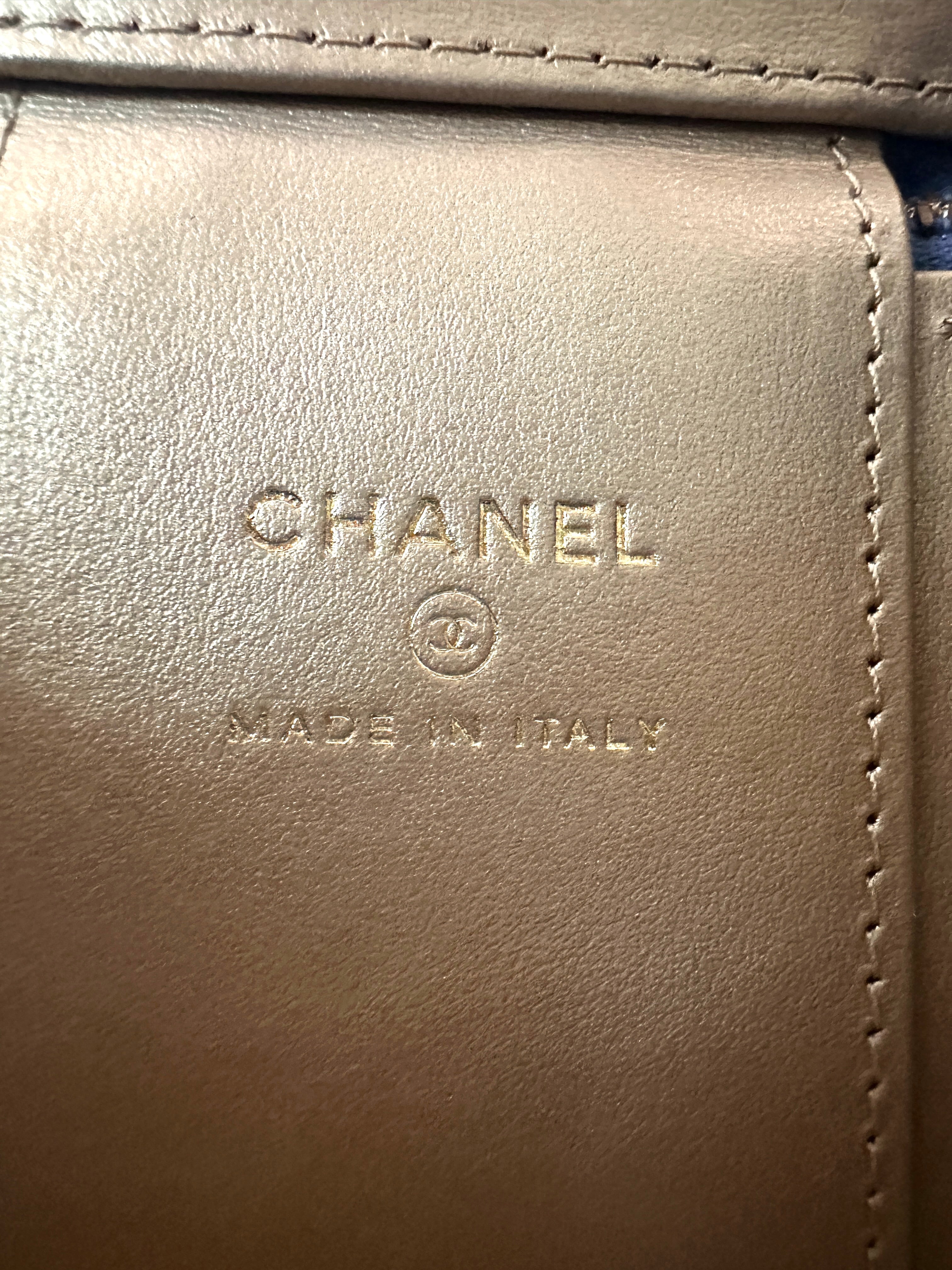 Chanel Pearl Crush Blue Quilted Leather Mini Vanity Case(UN***A5) CC2286
