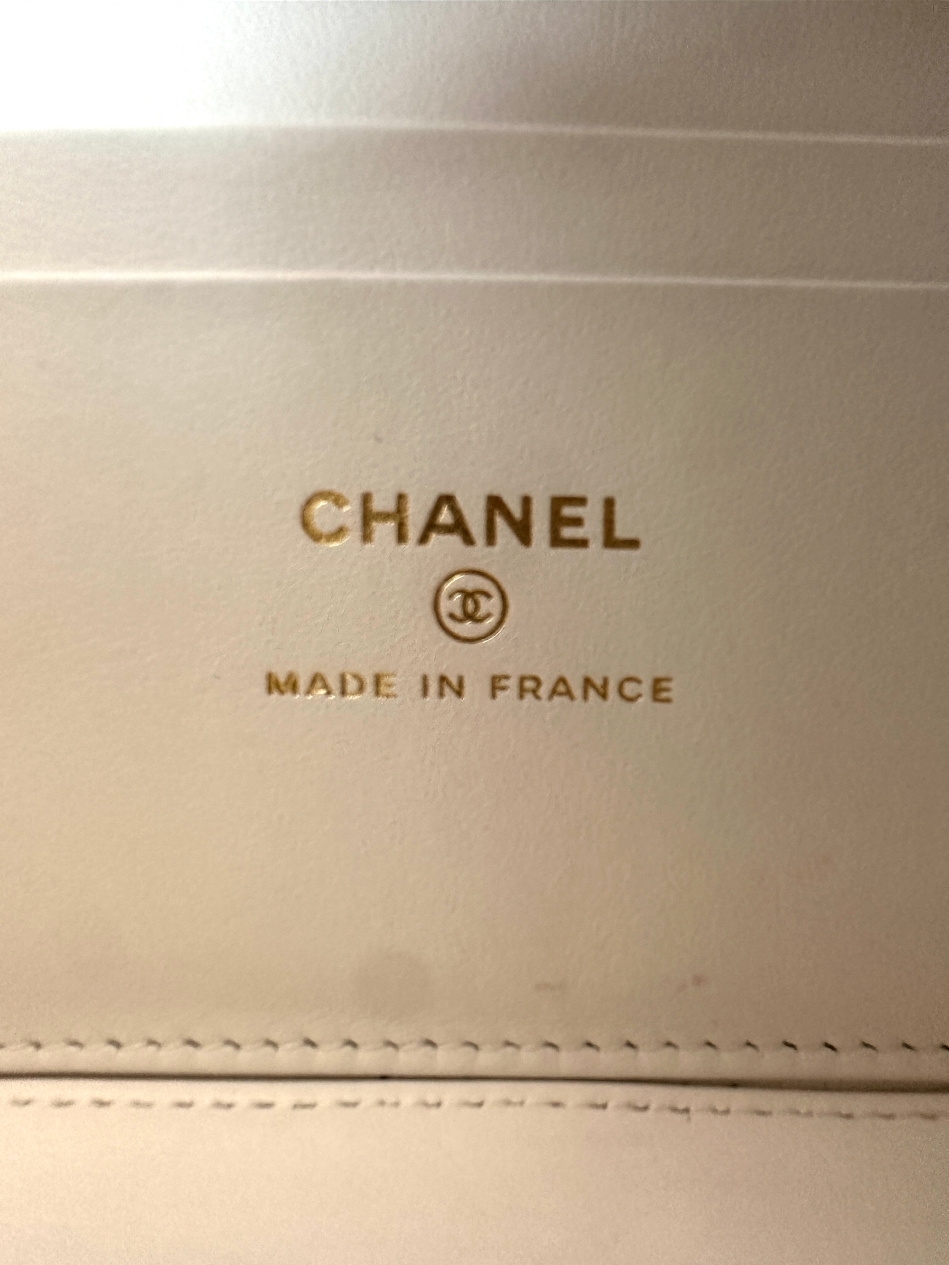 Chanel Cruise White Quilted Leather Vanity Case(C5***5A) CC2304