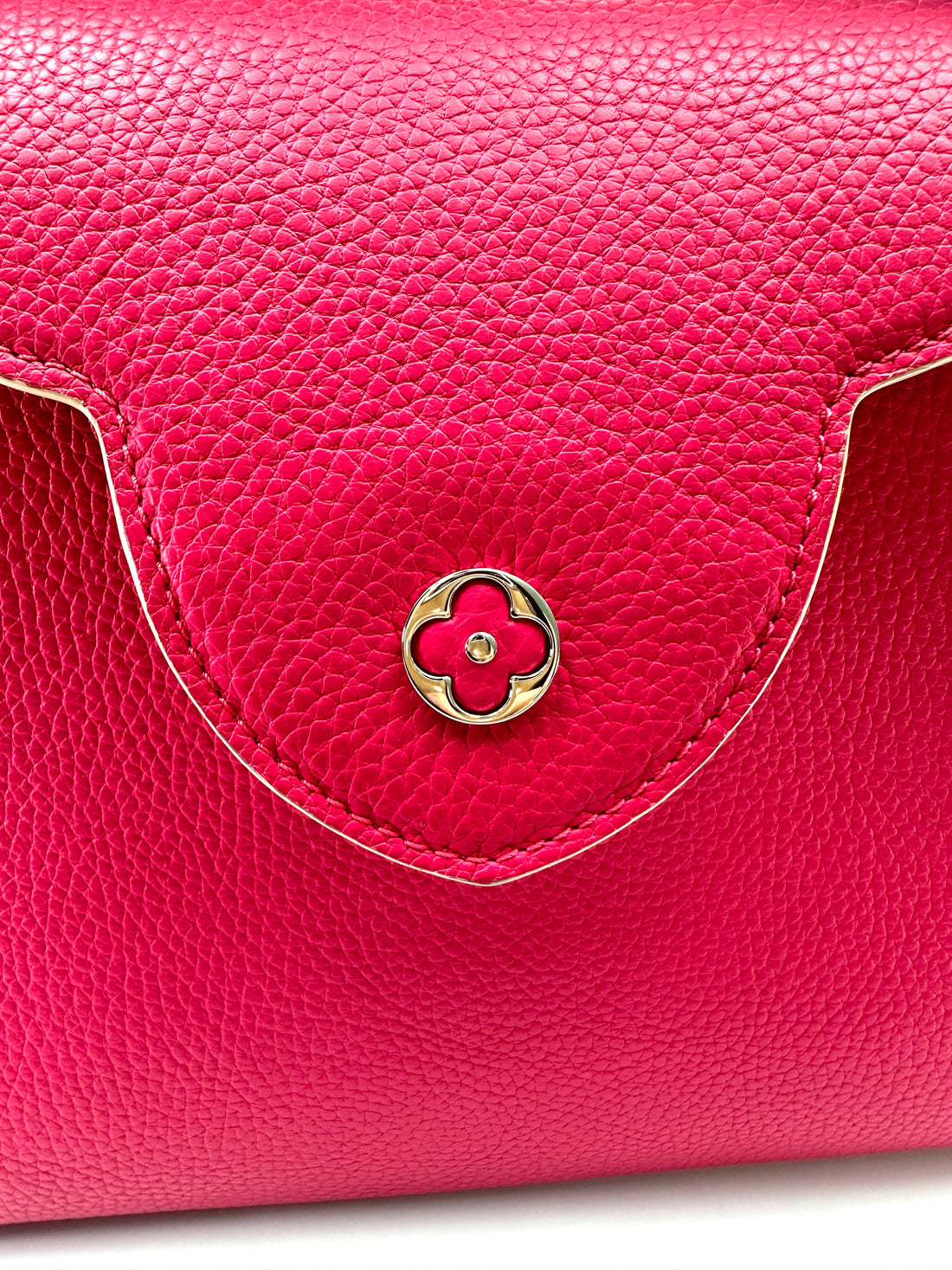 Louis Vuitton Capucines MM Pink Taurillon Leather Handle Bag LV3143