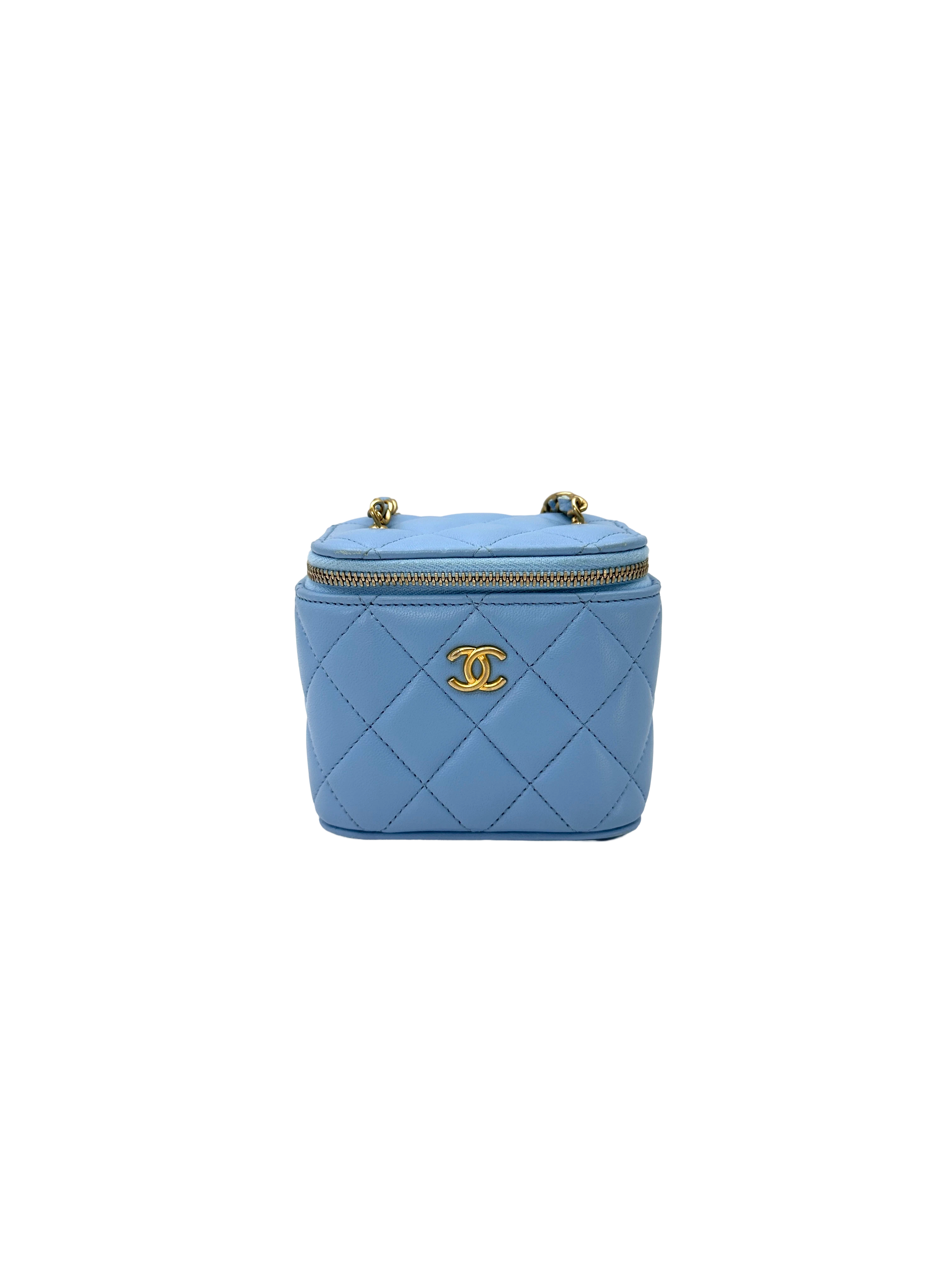 Chanel Light Blue Quilted Leather Vanity Case(32***33) CC2305