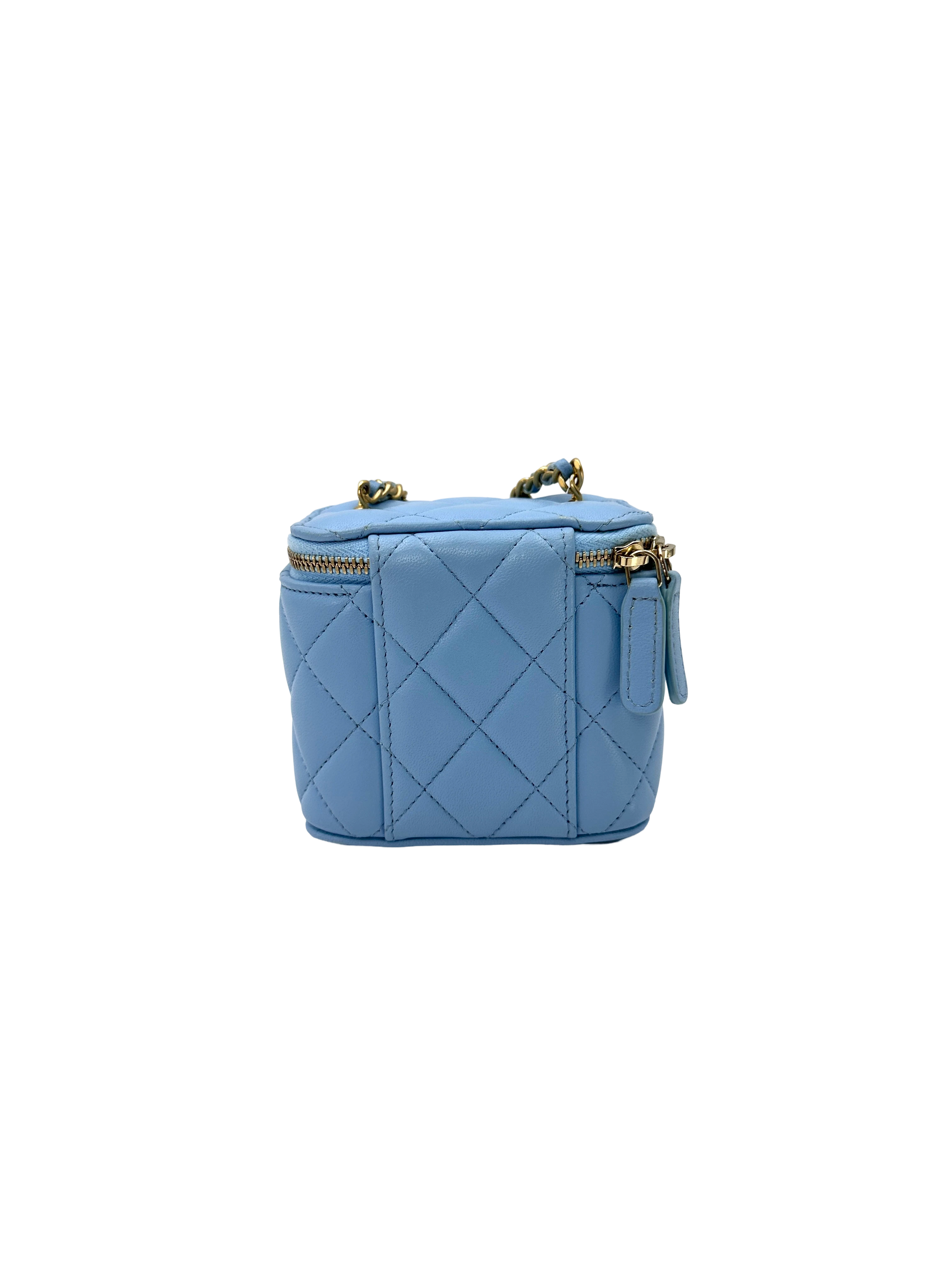 Chanel Light Blue Quilted Leather Vanity Case(32***33) CC2305