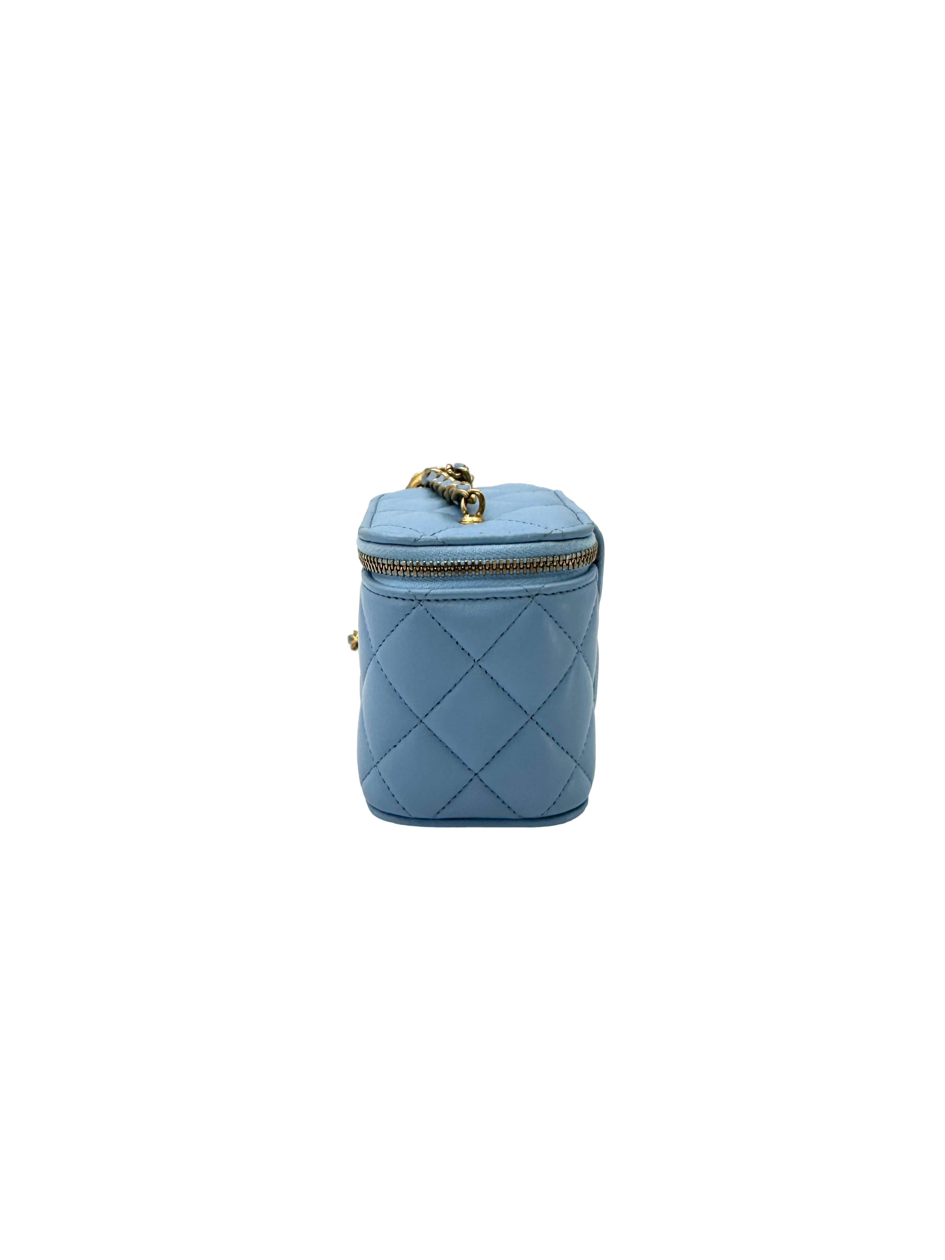Chanel Light Blue Quilted Leather Vanity Case(32***33) CC2305