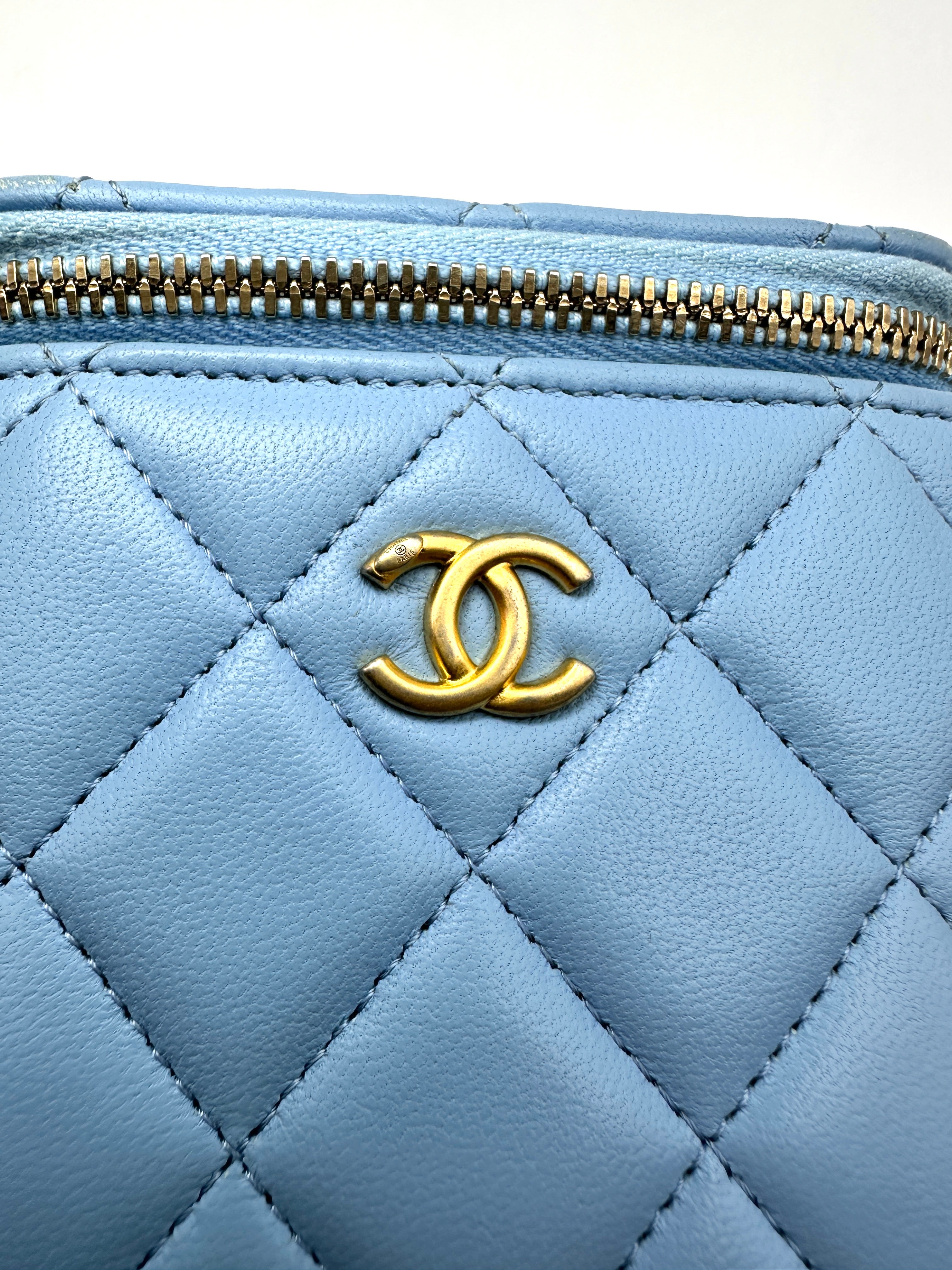 Chanel Light Blue Quilted Leather Vanity Case(32***33) CC2305