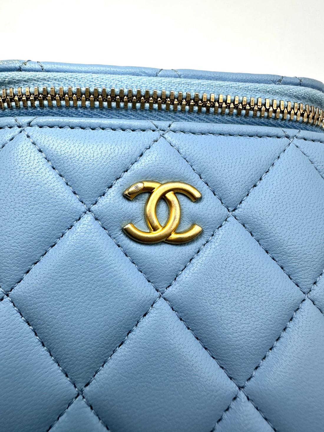 Chanel Light Blue Quilted Leather Vanity Case(32***33) CC2305
