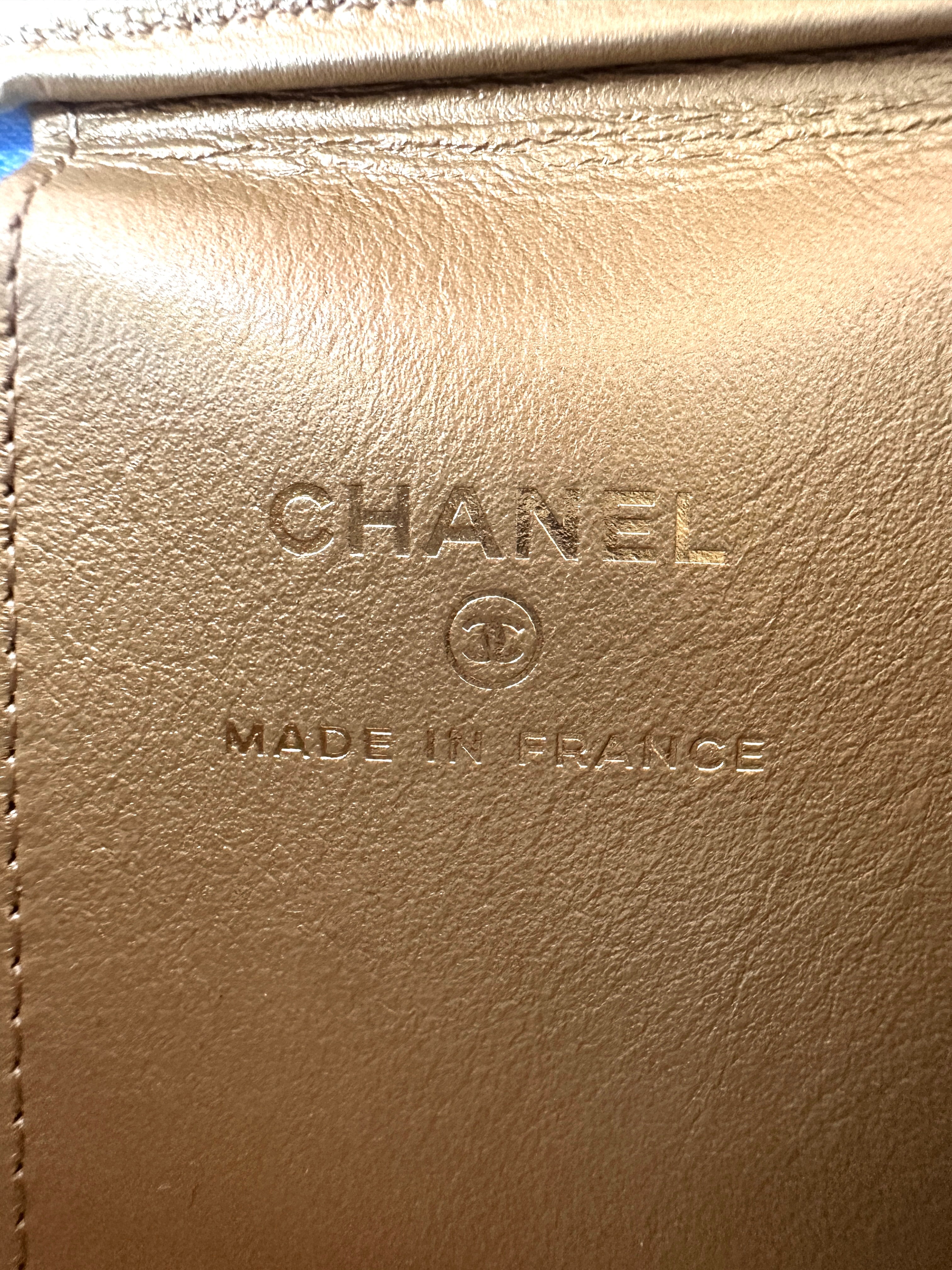 Chanel Light Blue Quilted Leather Vanity Case(32***33) CC2305