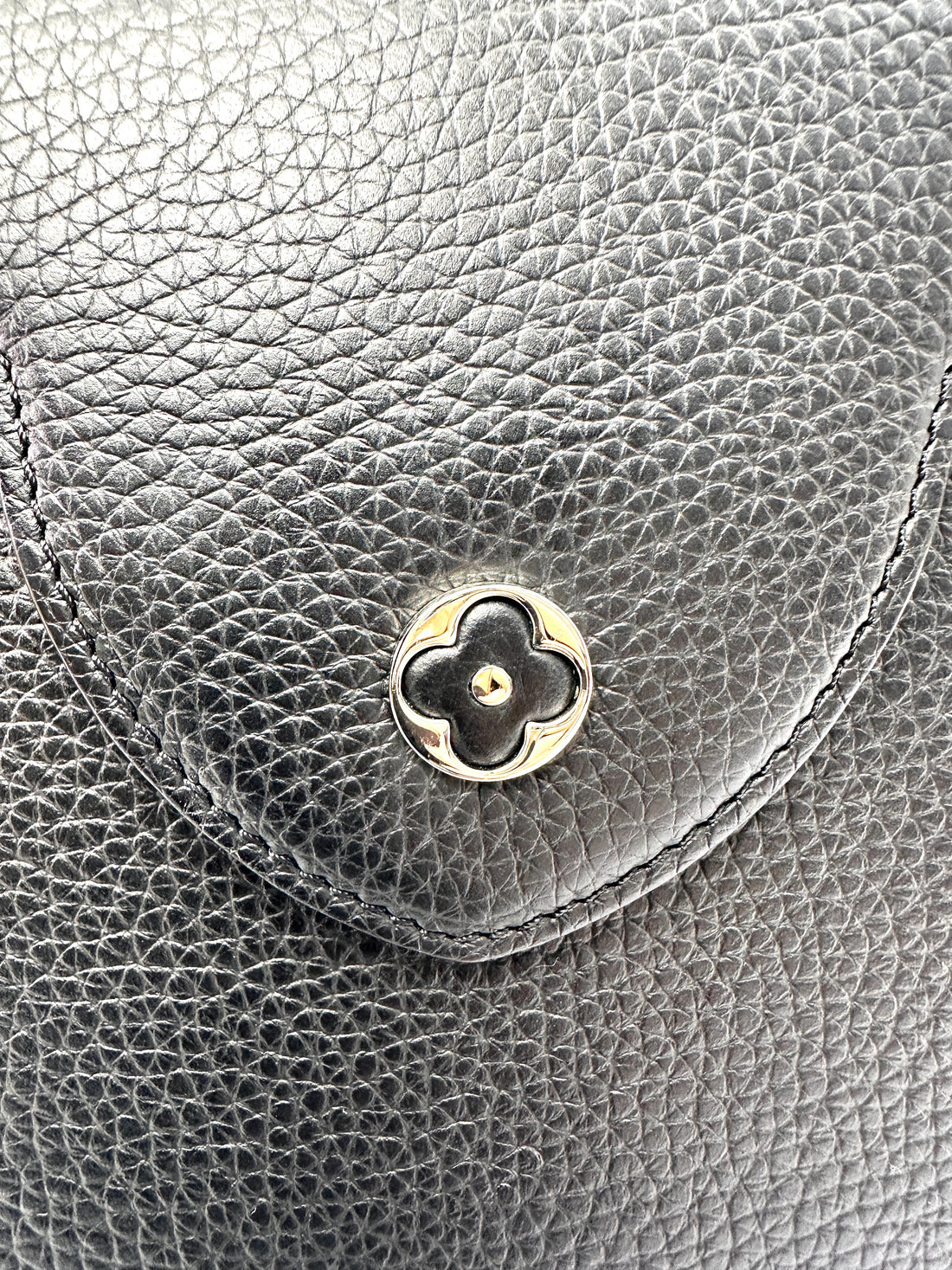 Louis Vuitton Capucines MM Black Taurillon Leather Python Handle Bag LV3138