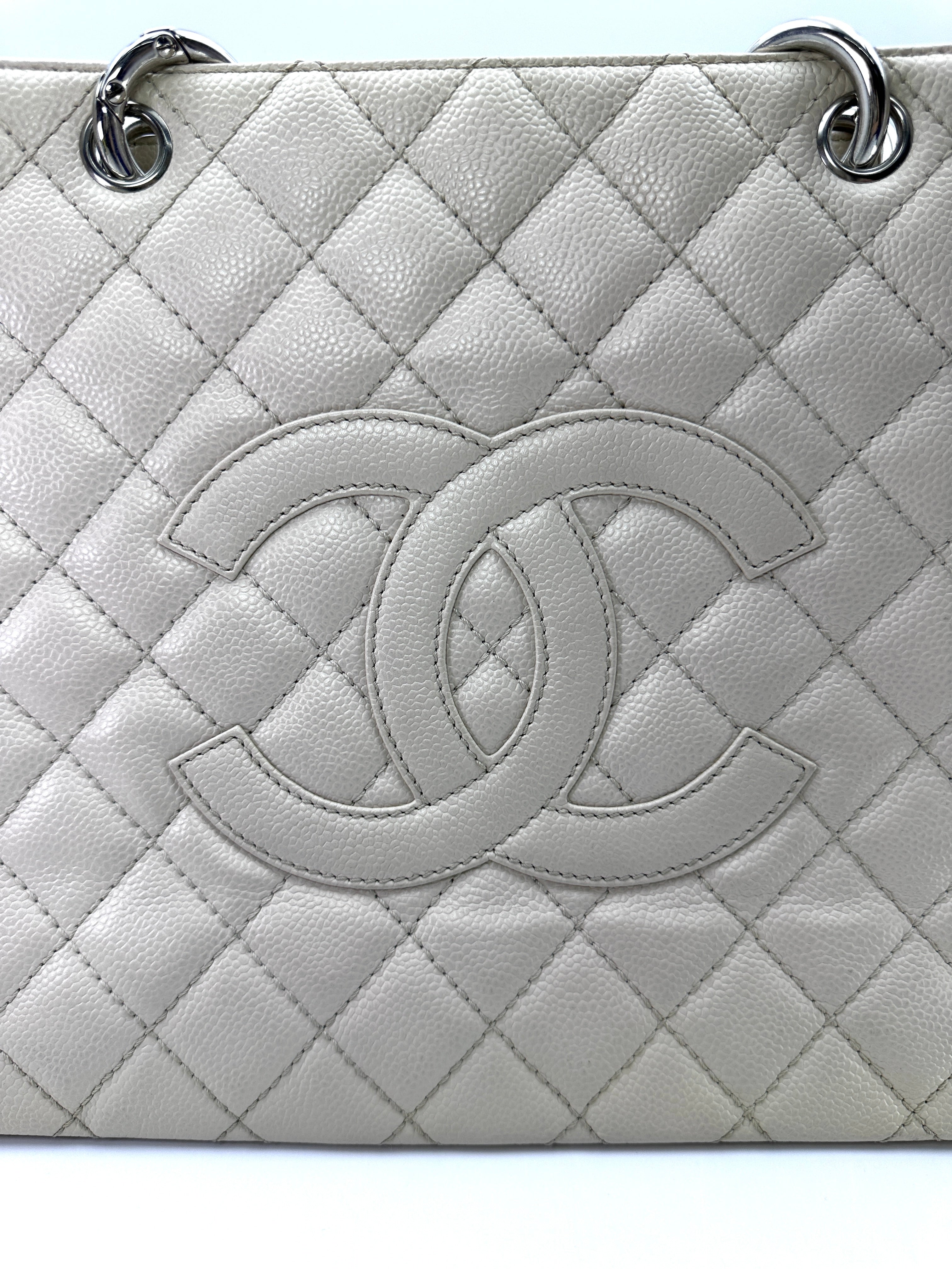 Chanel GST White Quilted Leather Handle Bag(10***42) CC2310