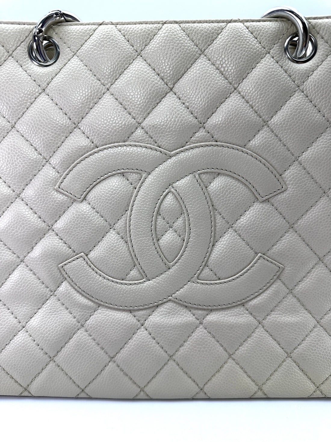 Chanel GST White Quilted Leather Handle Bag(10***42) CC2310