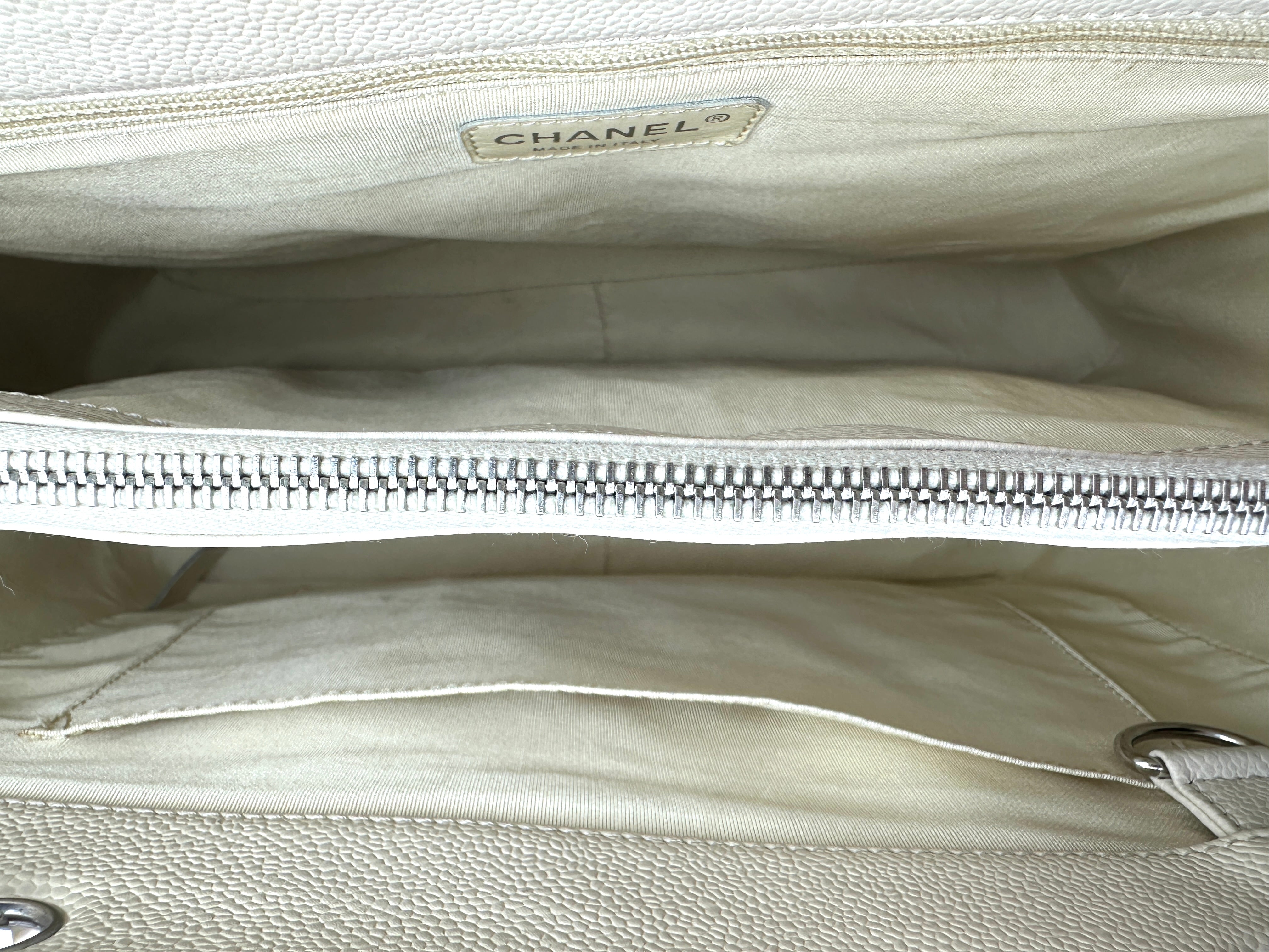 Chanel GST White Quilted Leather Handle Bag(10***42) CC2310