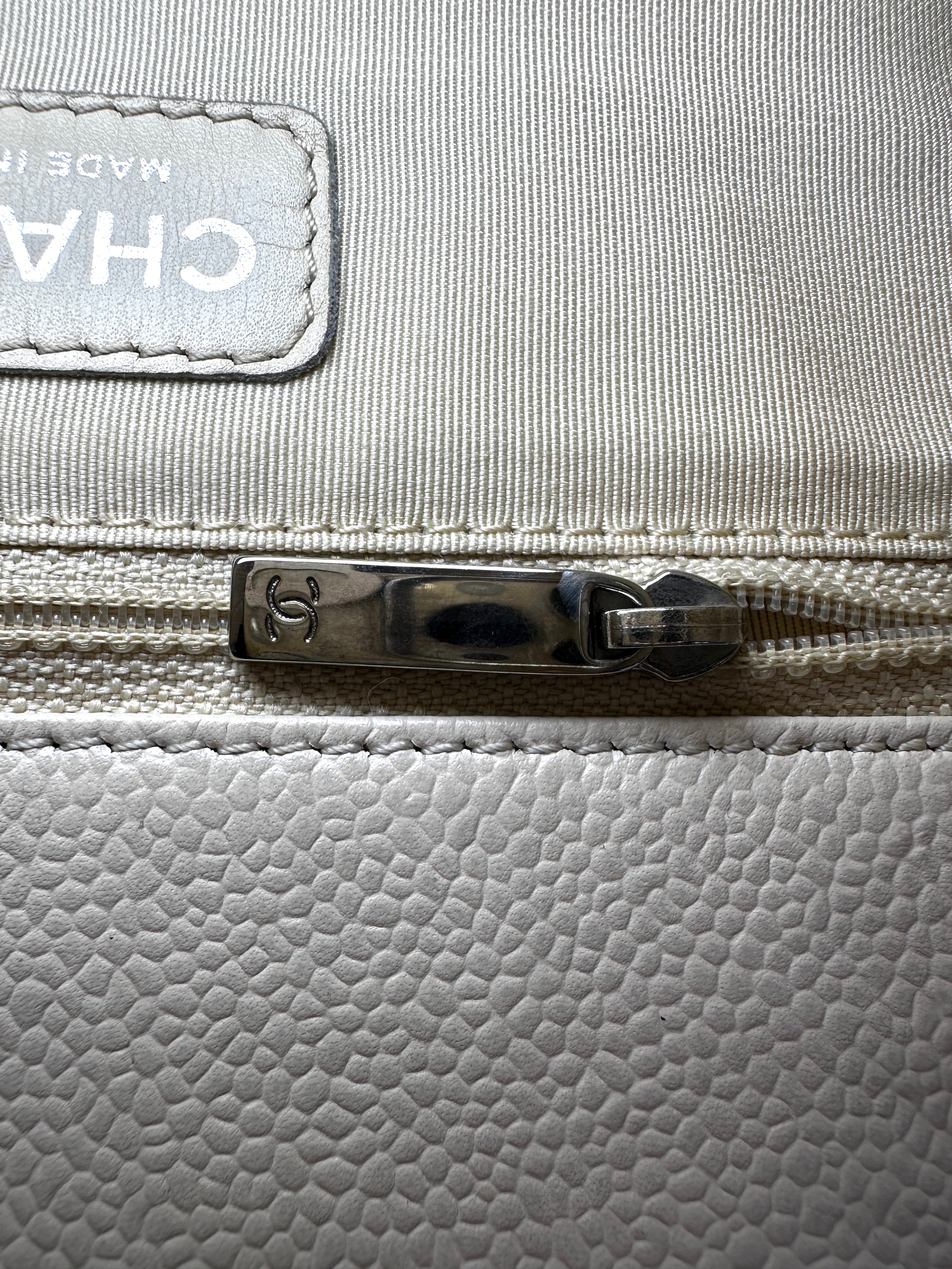 Chanel GST White Quilted Leather Handle Bag(10***42) CC2310