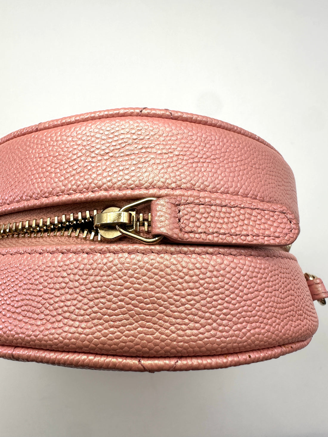 Chanel Iridescent Pink Quilted Leather Round Clutch(27***06) CC2313
