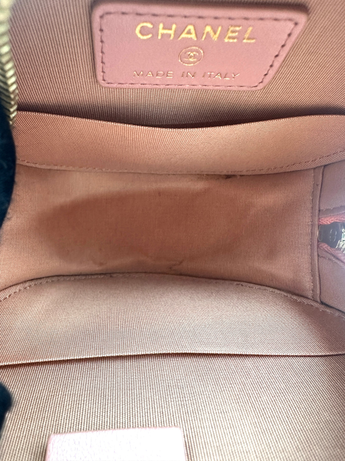 Chanel Iridescent Pink Quilted Leather Round Clutch(27***06) CC2313