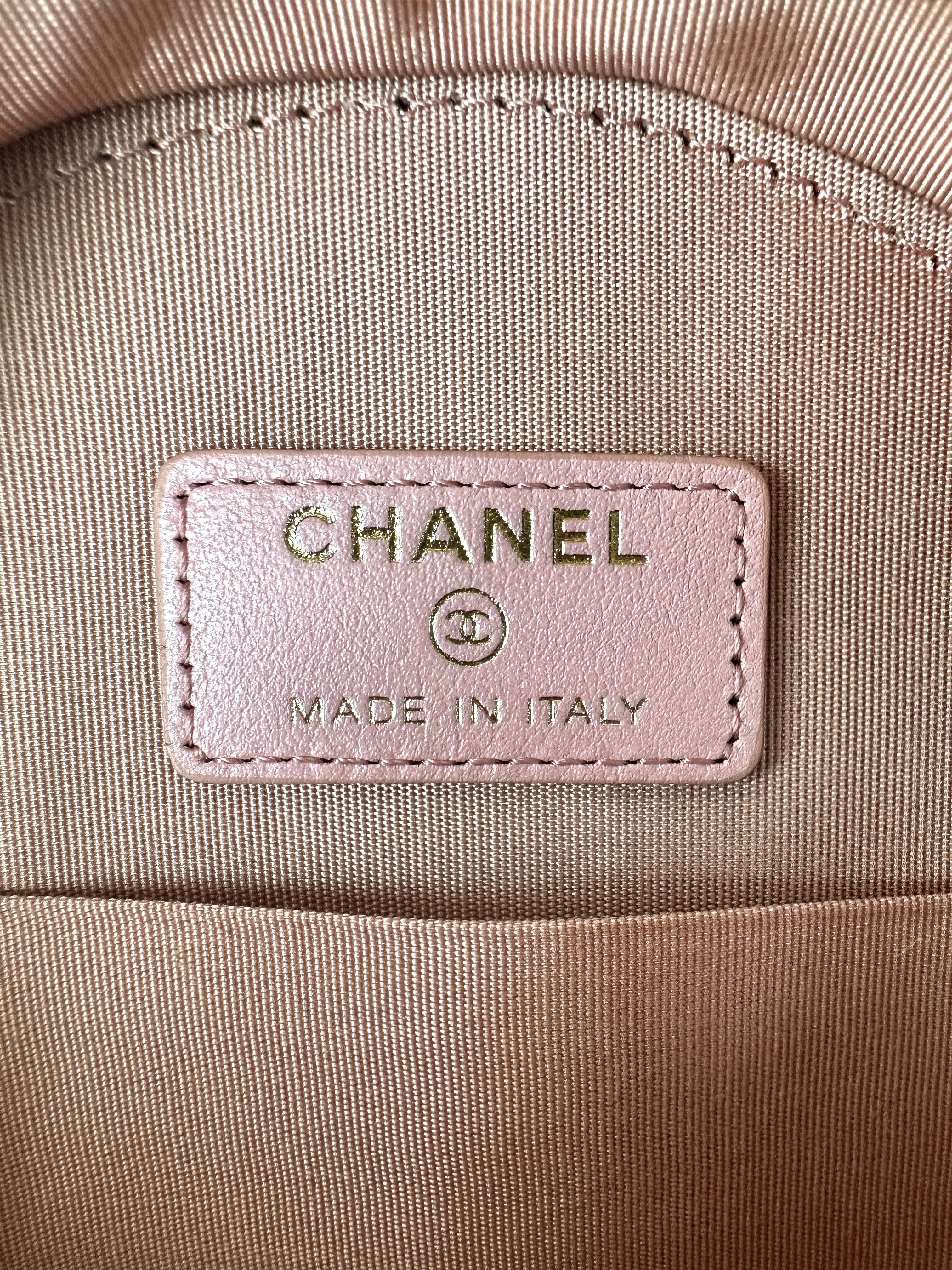Chanel Iridescent Pink Quilted Leather Round Clutch(27***06) CC2313