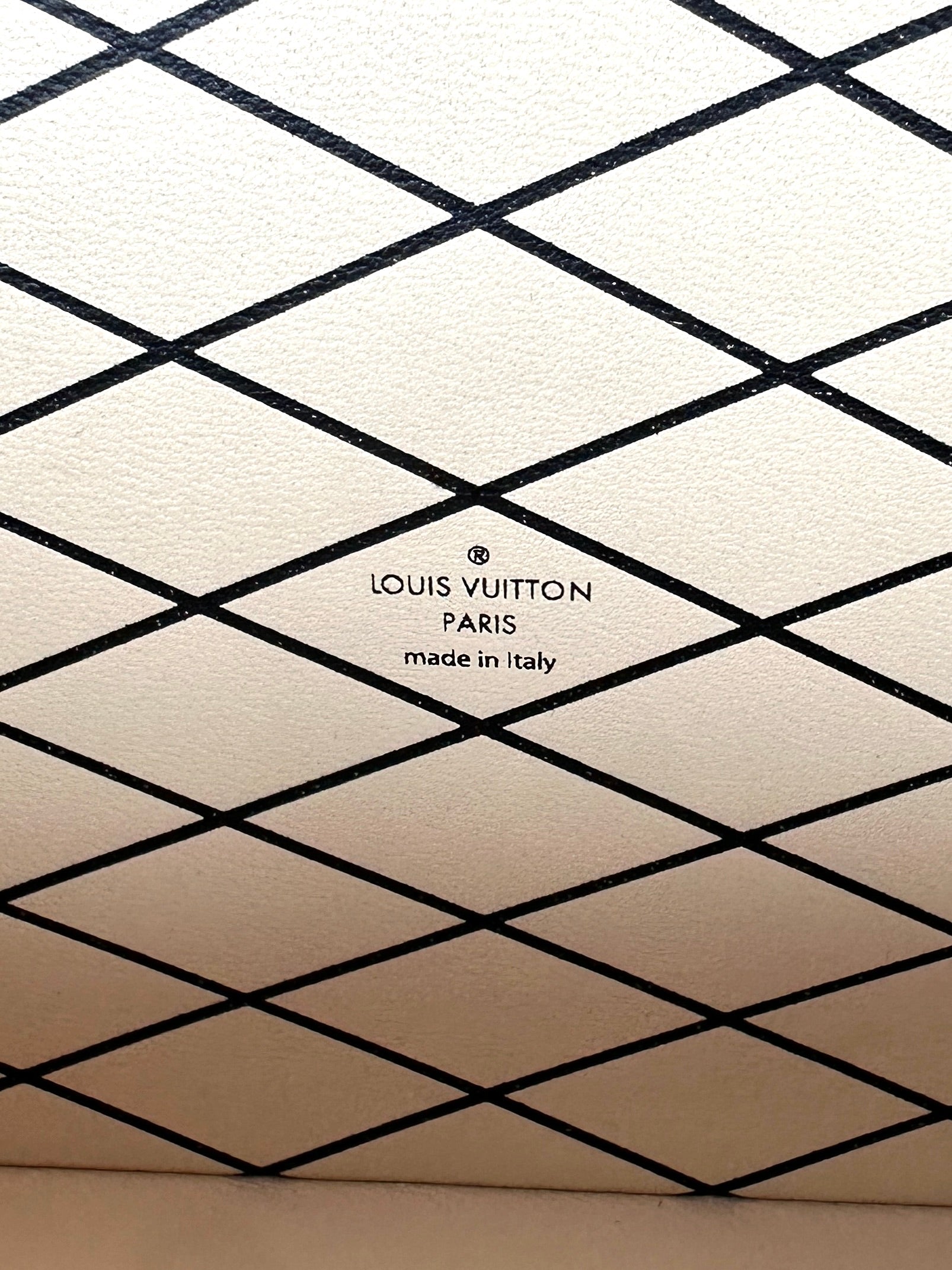 Louis Vuitton Petite Malle Pink Epi Leather Shoulder Bag LV3144
