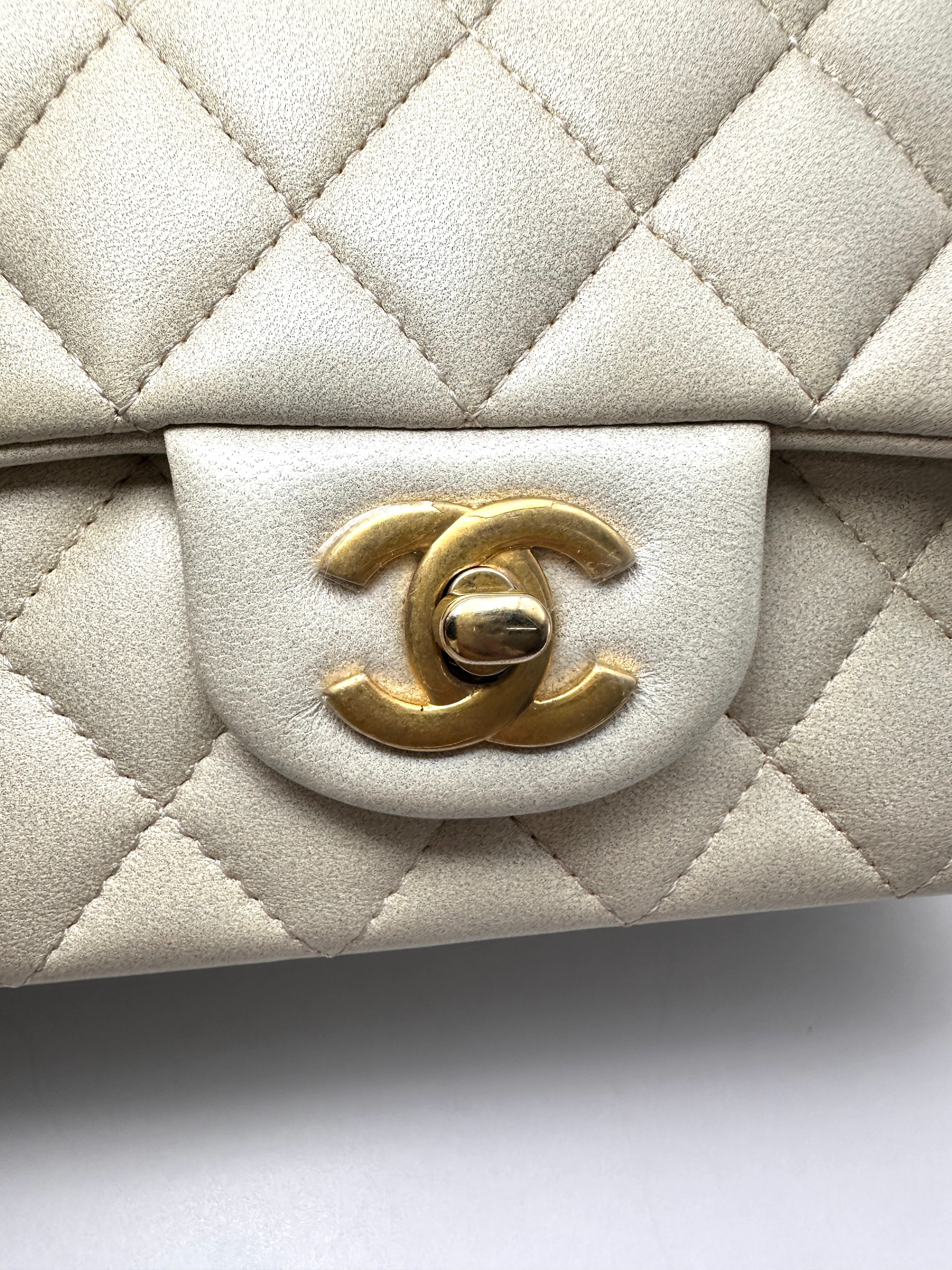 Chanel 21S Classic Flap White Quilted Lambskin Top Handle Bag(31***15) IRIS255