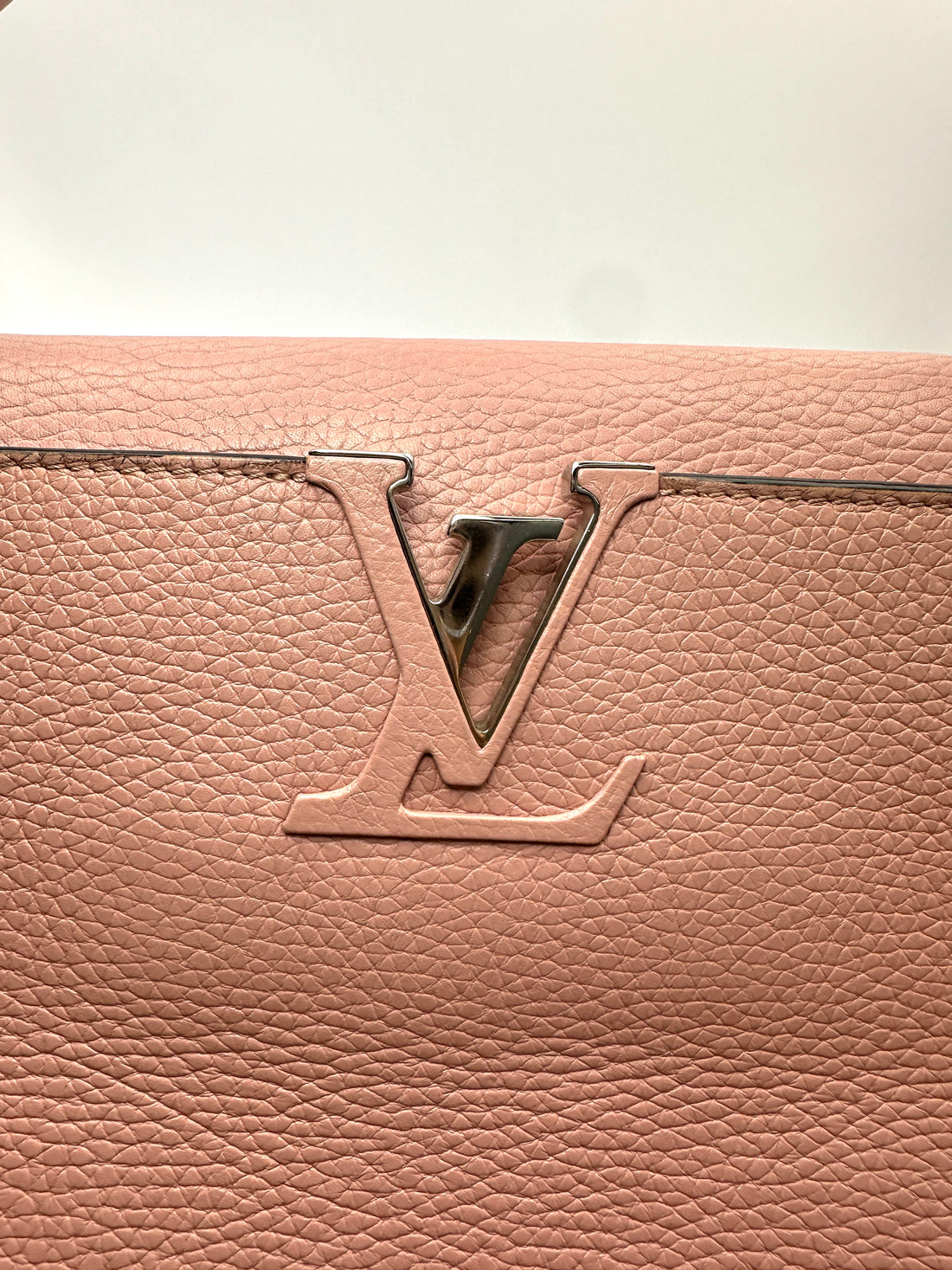 Louis Vuitton Capucines GM Pink Taurillon Leather Handle Bag LV3145