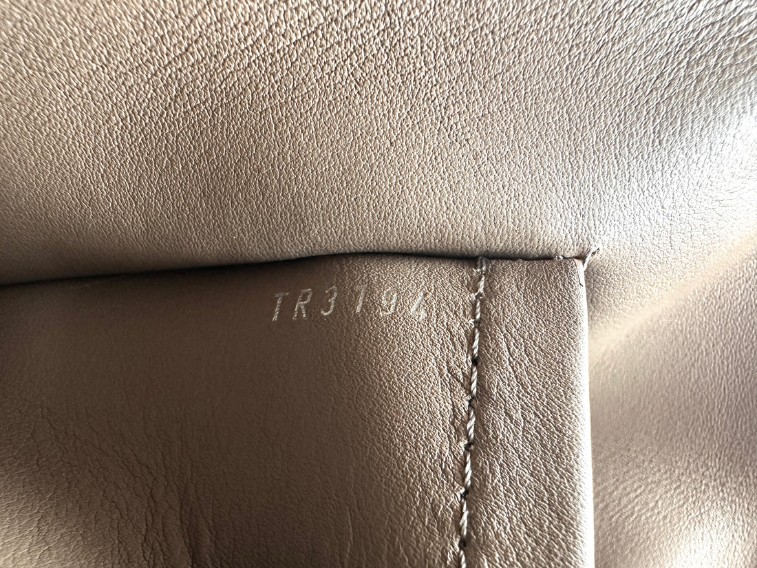 Louis Vuitton Capucines GM Pink Taurillon Leather Handle Bag LV3145