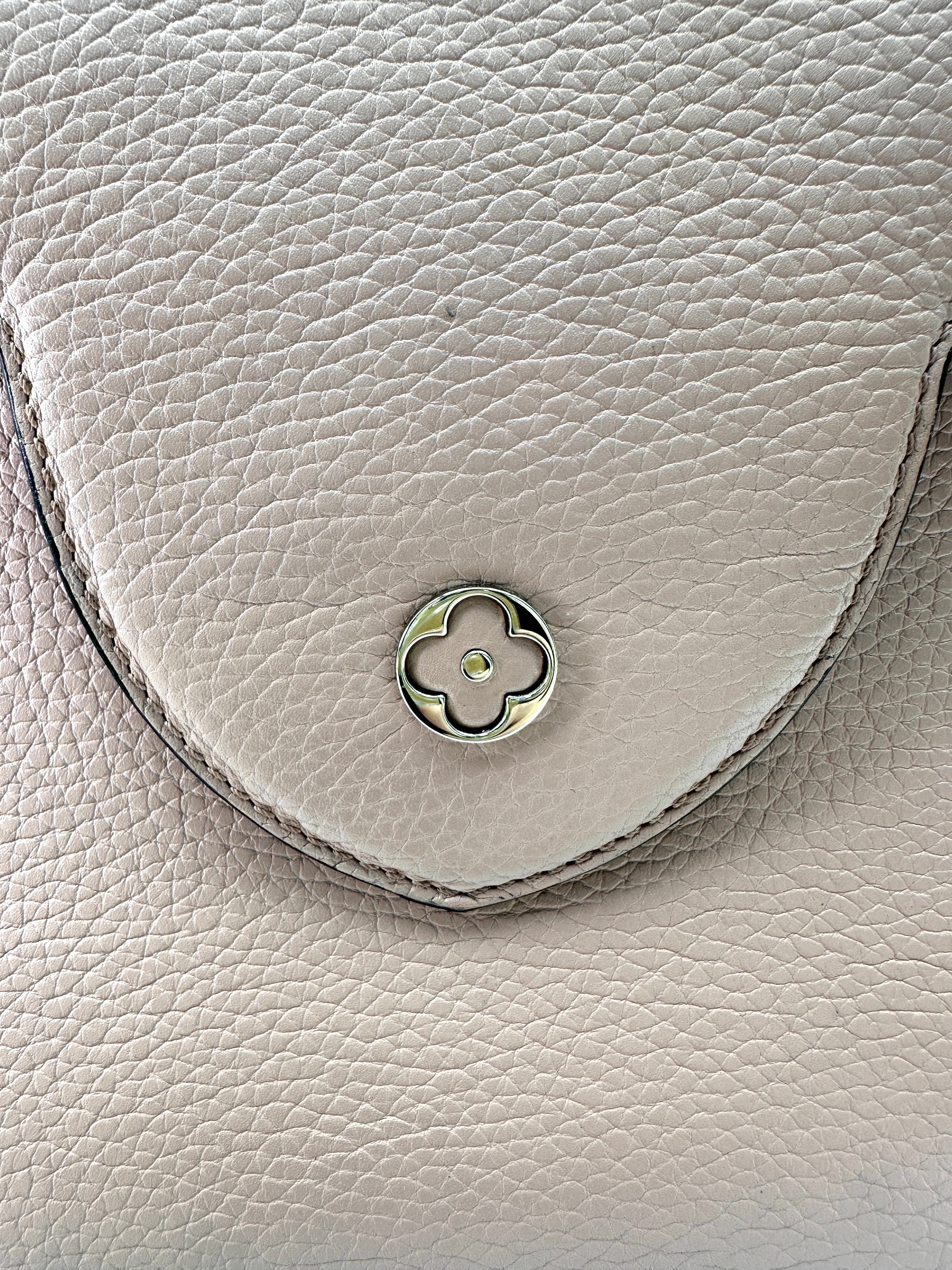 Louis Vuitton Capucines GM Pink Taurillon Leather Handle Bag LV3145