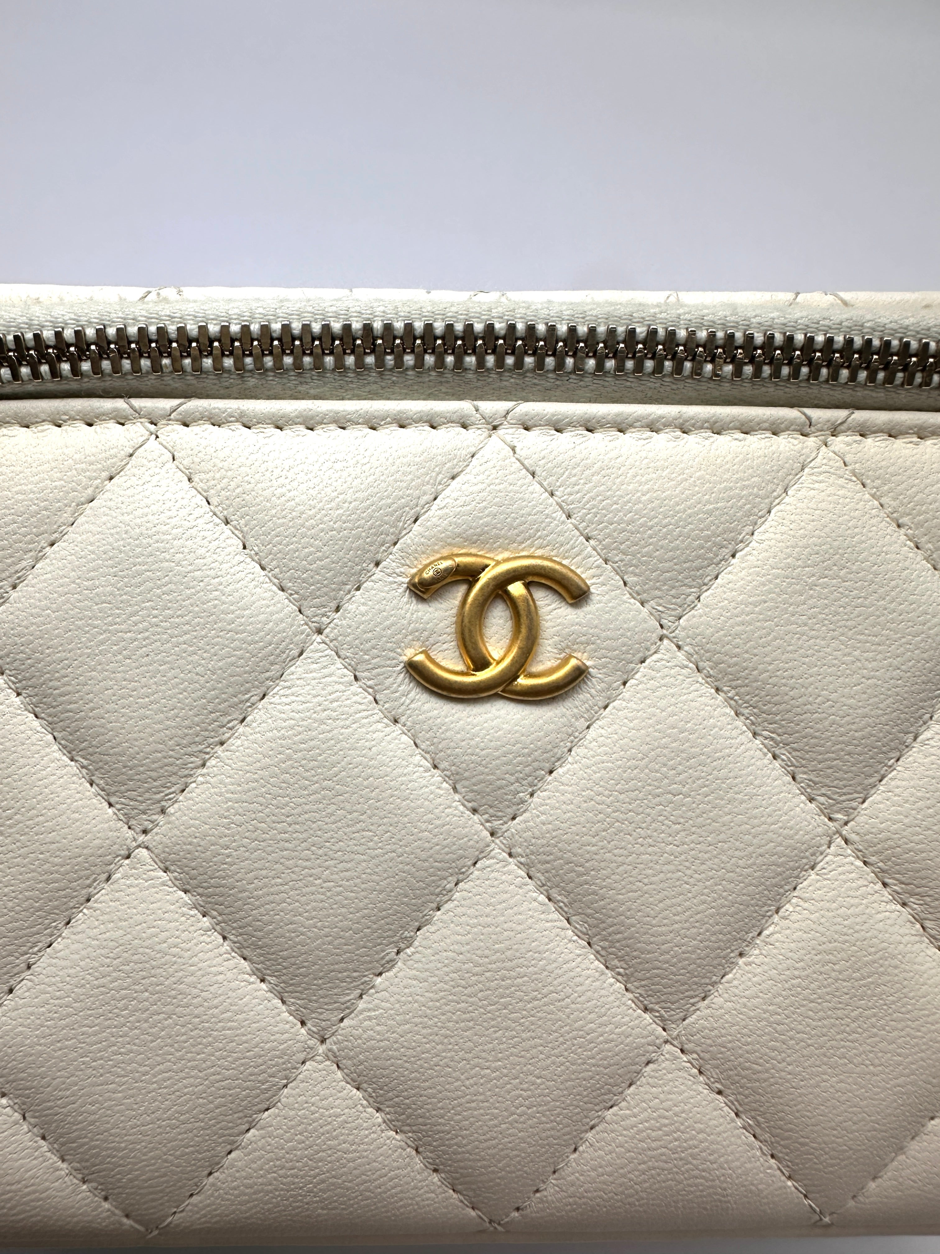 Chanel 22B White Quilted Lambskin Vanity Case(PJ***3E) CC2328
