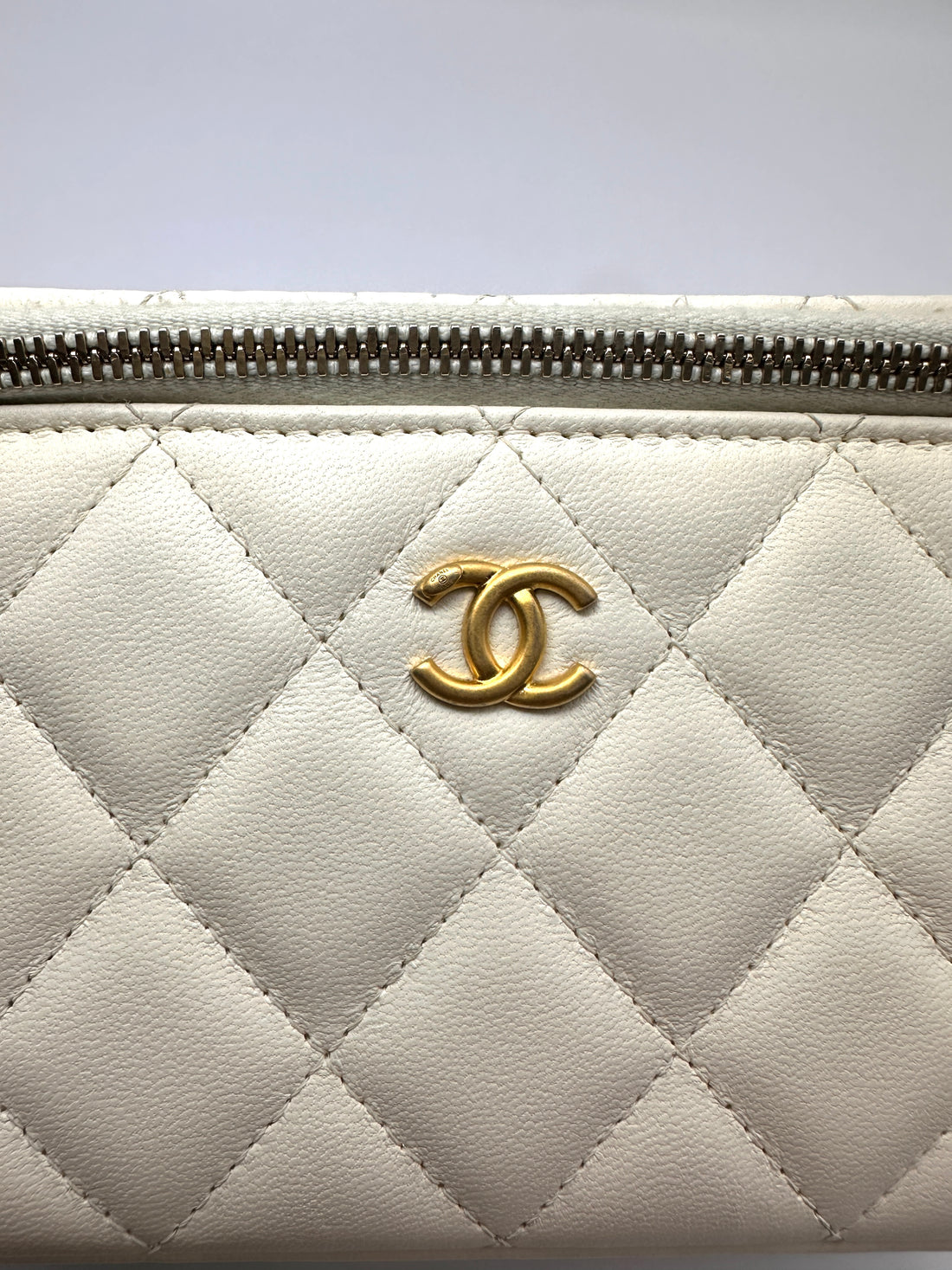 Chanel 22B White Quilted Lambskin Vanity Case(PJ***3E) CC2328