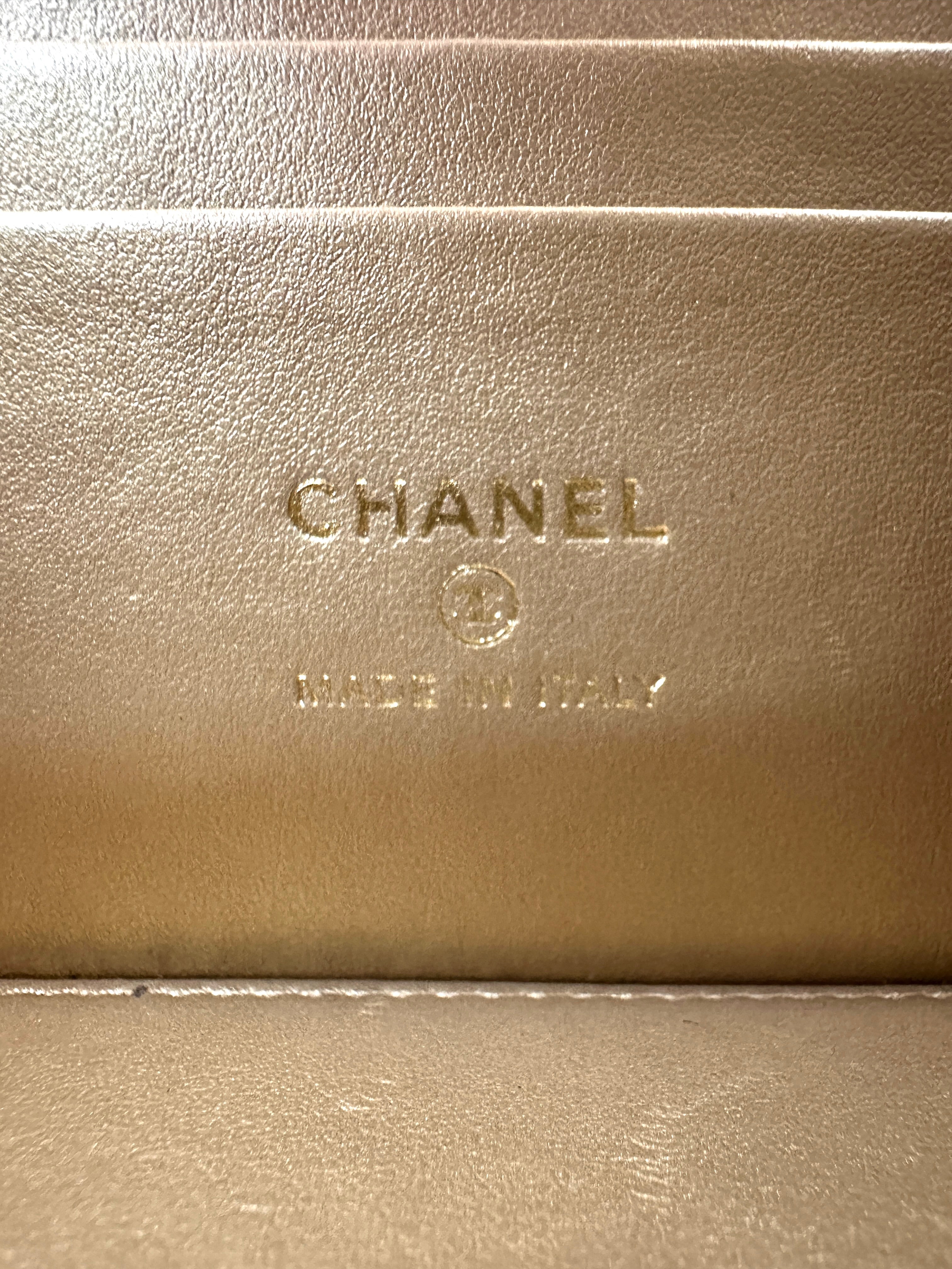 Chanel 22B White Quilted Lambskin Vanity Case(PJ***3E) CC2328